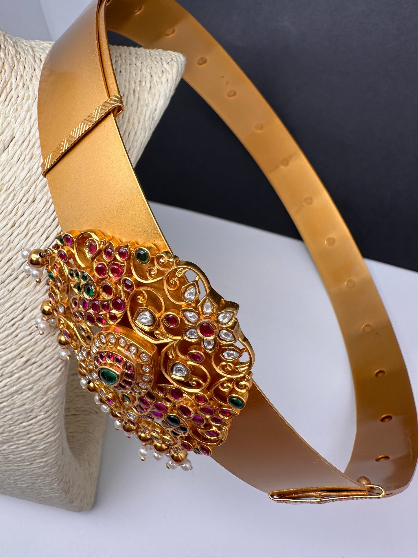 Matte Kempu Hip Belt Vaddanam