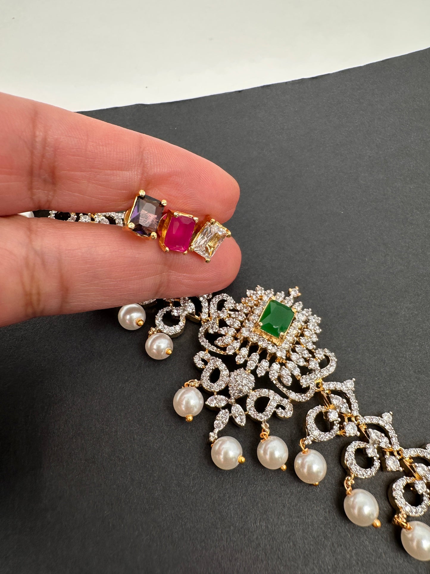 AD Kamarband Hip Chain With Changabale Stones Finish