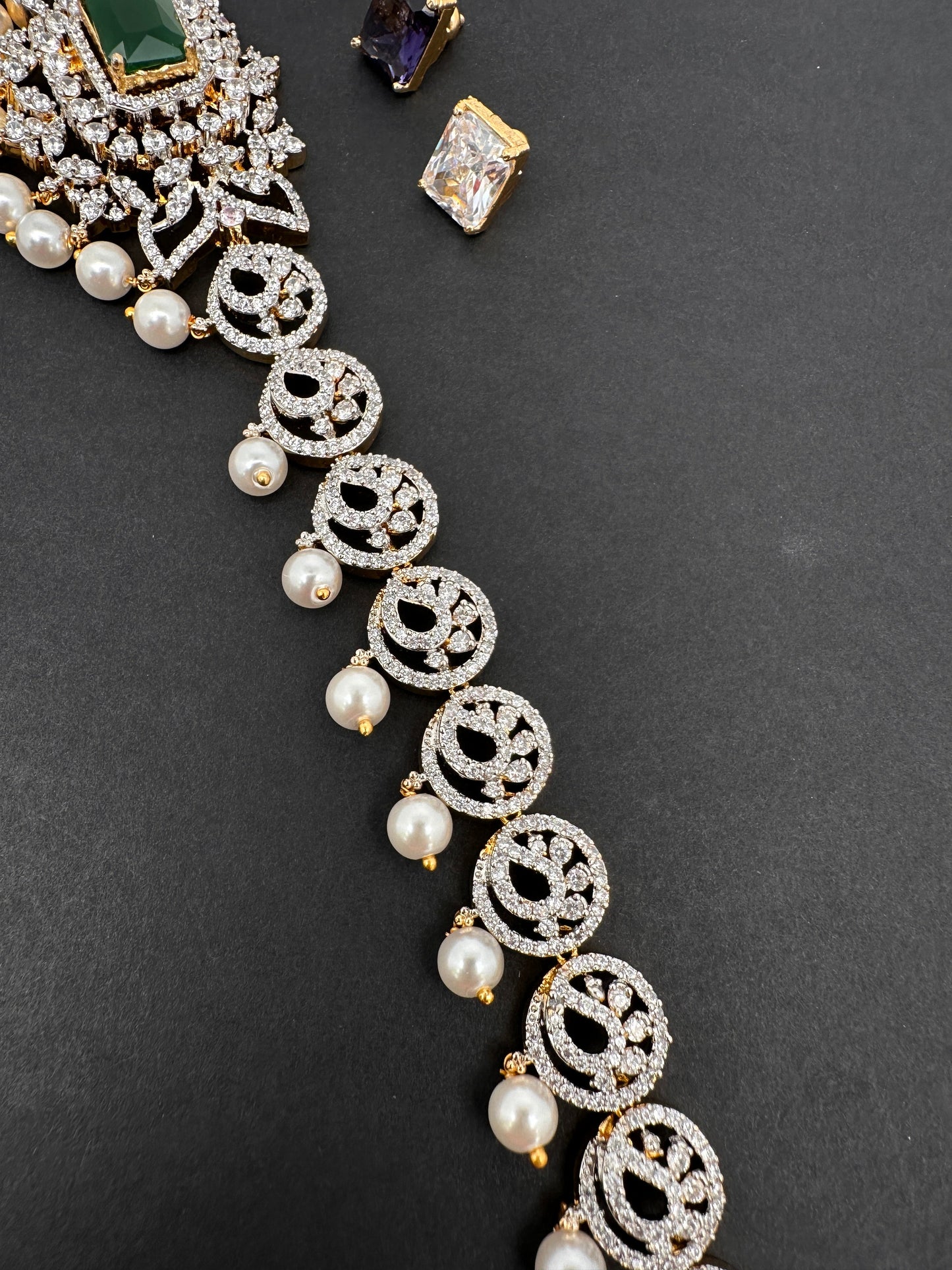 AD Kamarband Hip Chain With Changabale Stones Finish