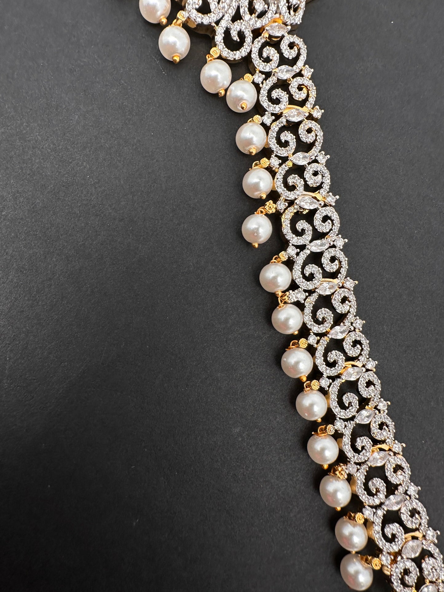 AD Kamarband Hip Chain With Changabale Stones Finish