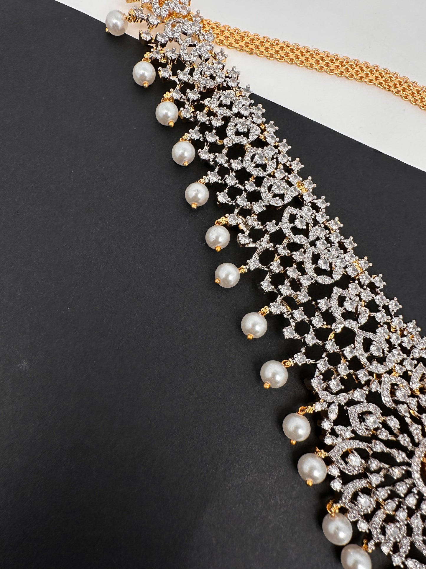 AD Kamarband Hip Chain With Changabale Stones Finish