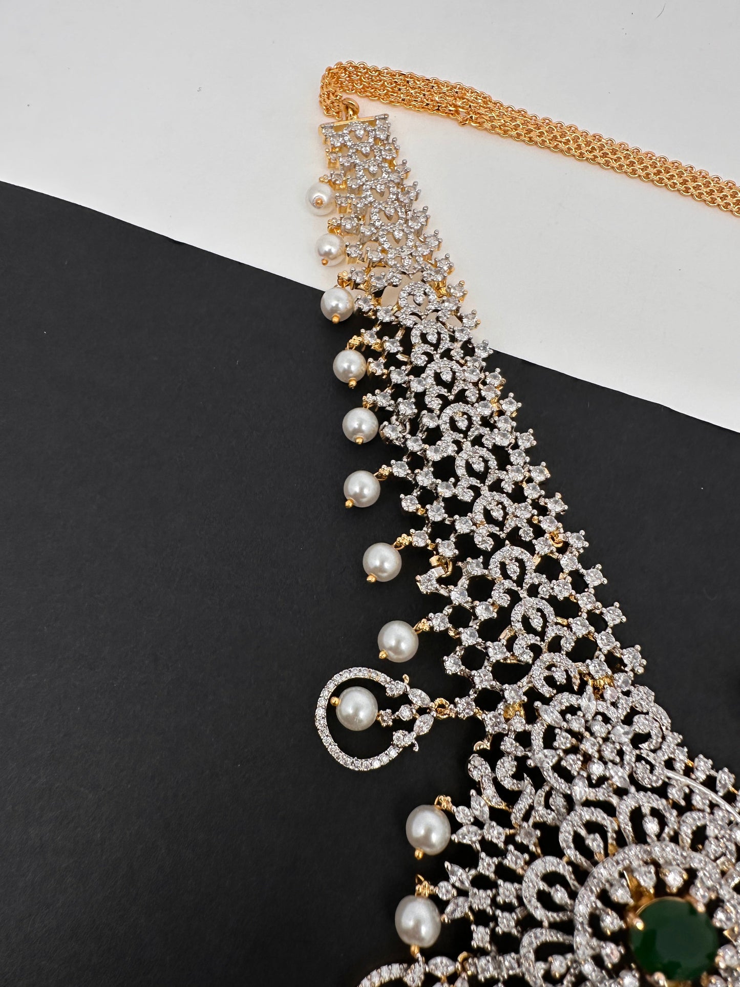 AD Kamarband Hip Chain With Changabale Stones Finish