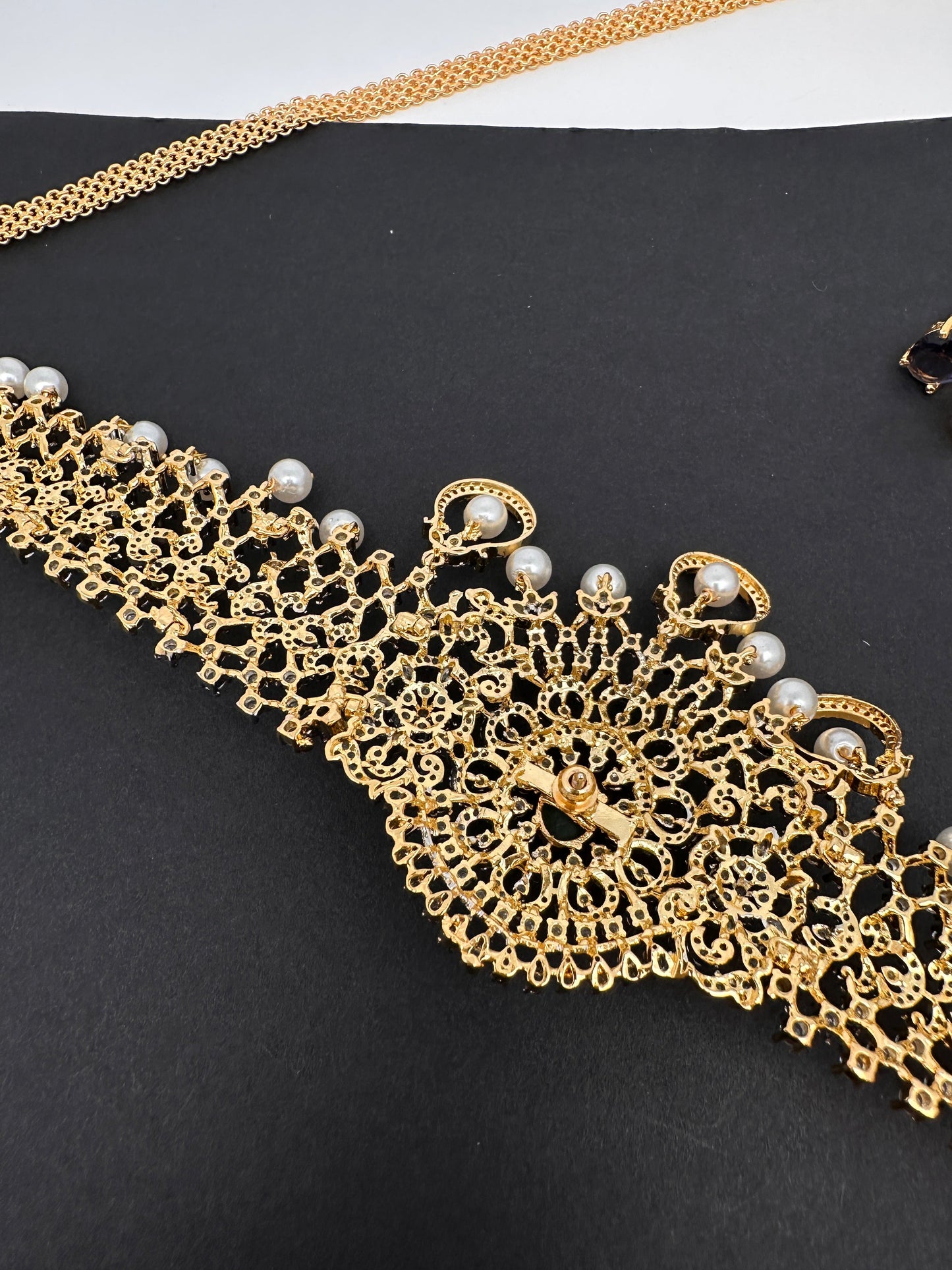 AD Kamarband Hip Chain With Changabale Stones Finish