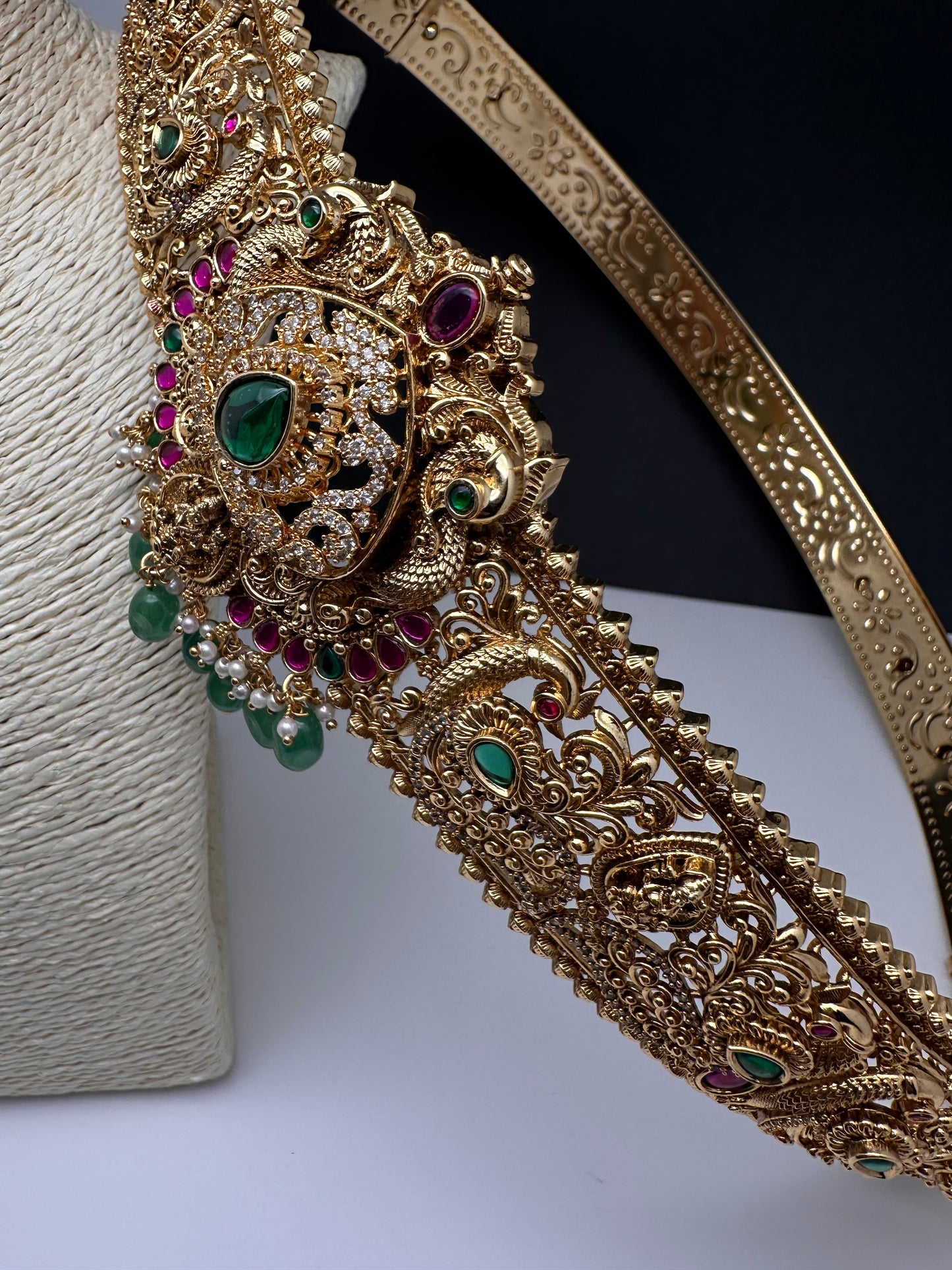 Matte Goddess Lakshmi Kundan Potta Stones Hip Belt Kamarbandh