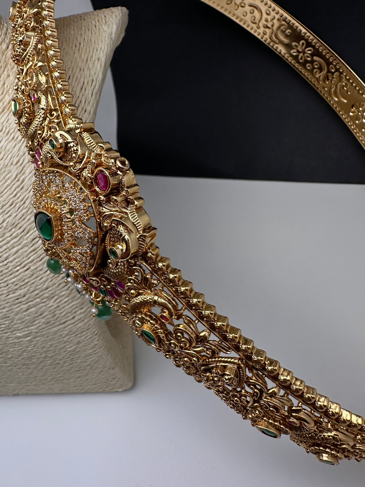 Matte Goddess Lakshmi Kundan Potta Stones Hip Belt Kamarbandh