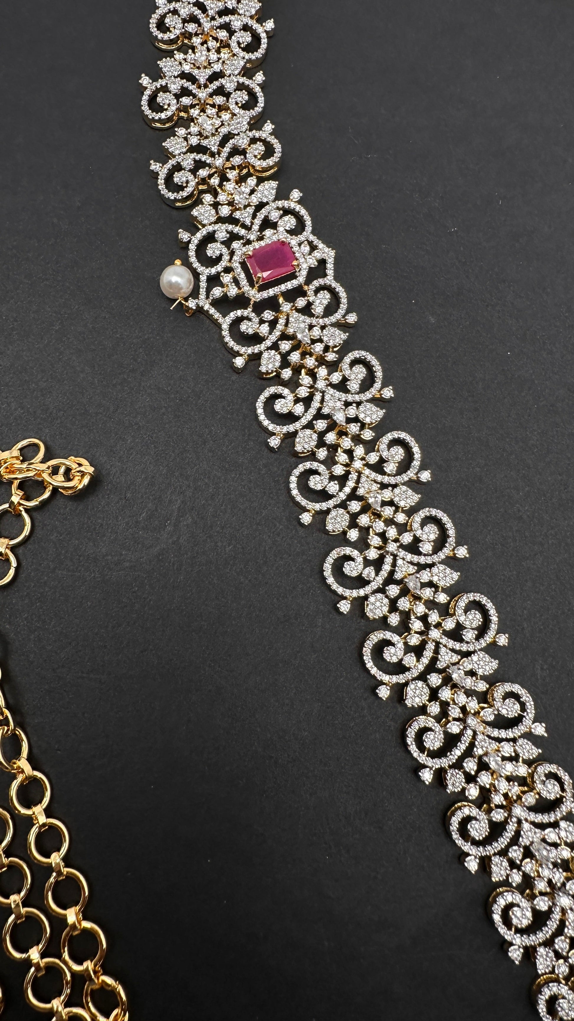 Sleek Diamond Finish Hip Chain Belt - Red