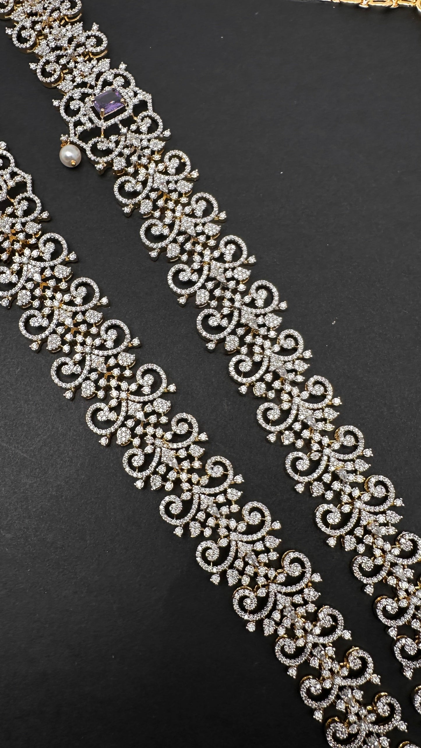 Sleek Diamond Finish Hip Chain Belt - Red