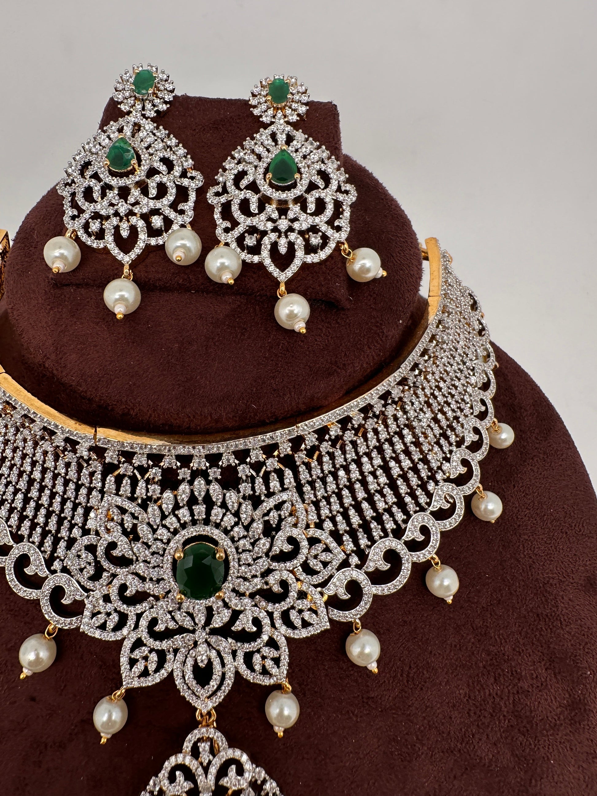 AD Diamond Finish Choker - Green