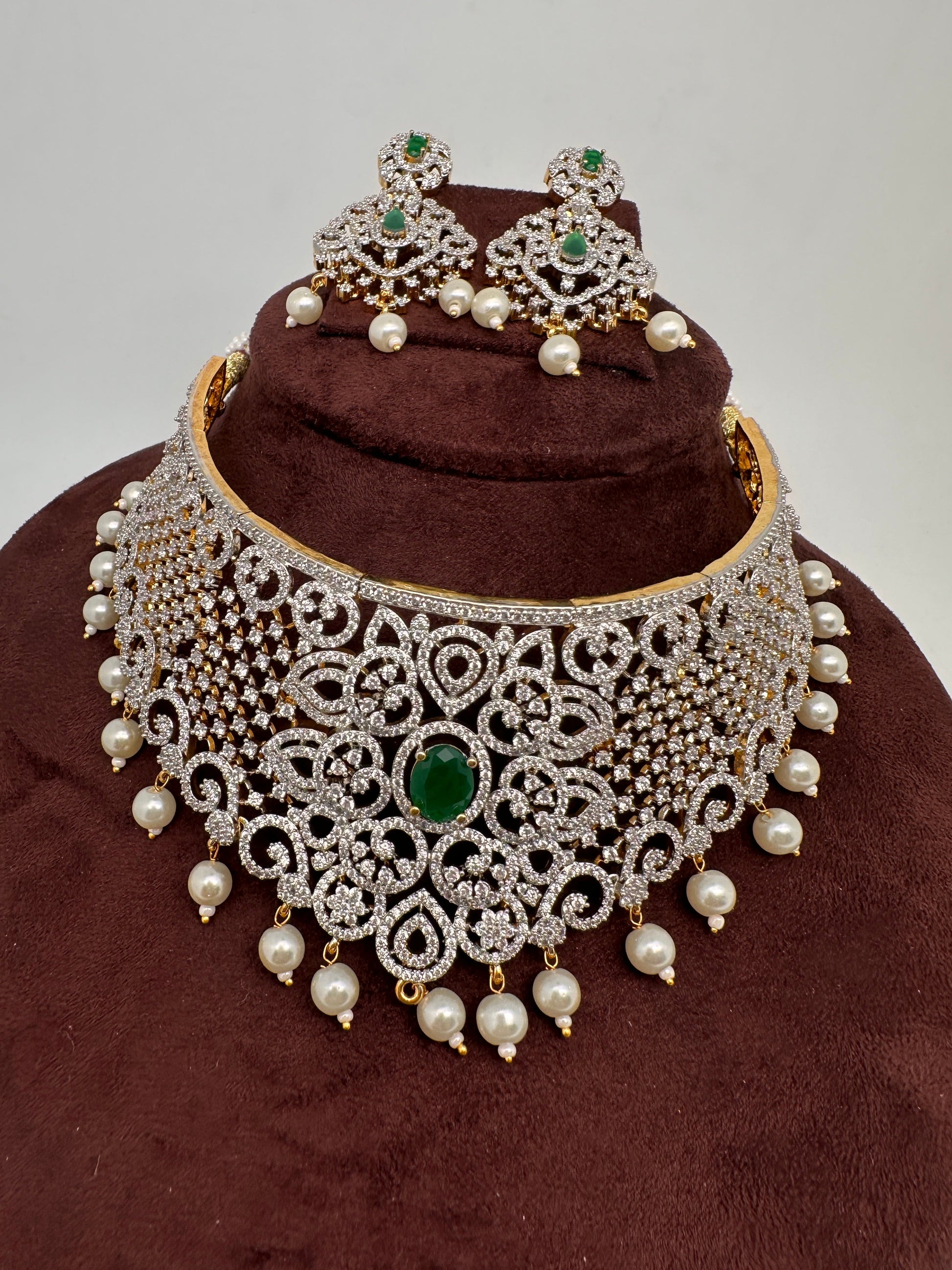 AD Diamond Finish Choker - Green