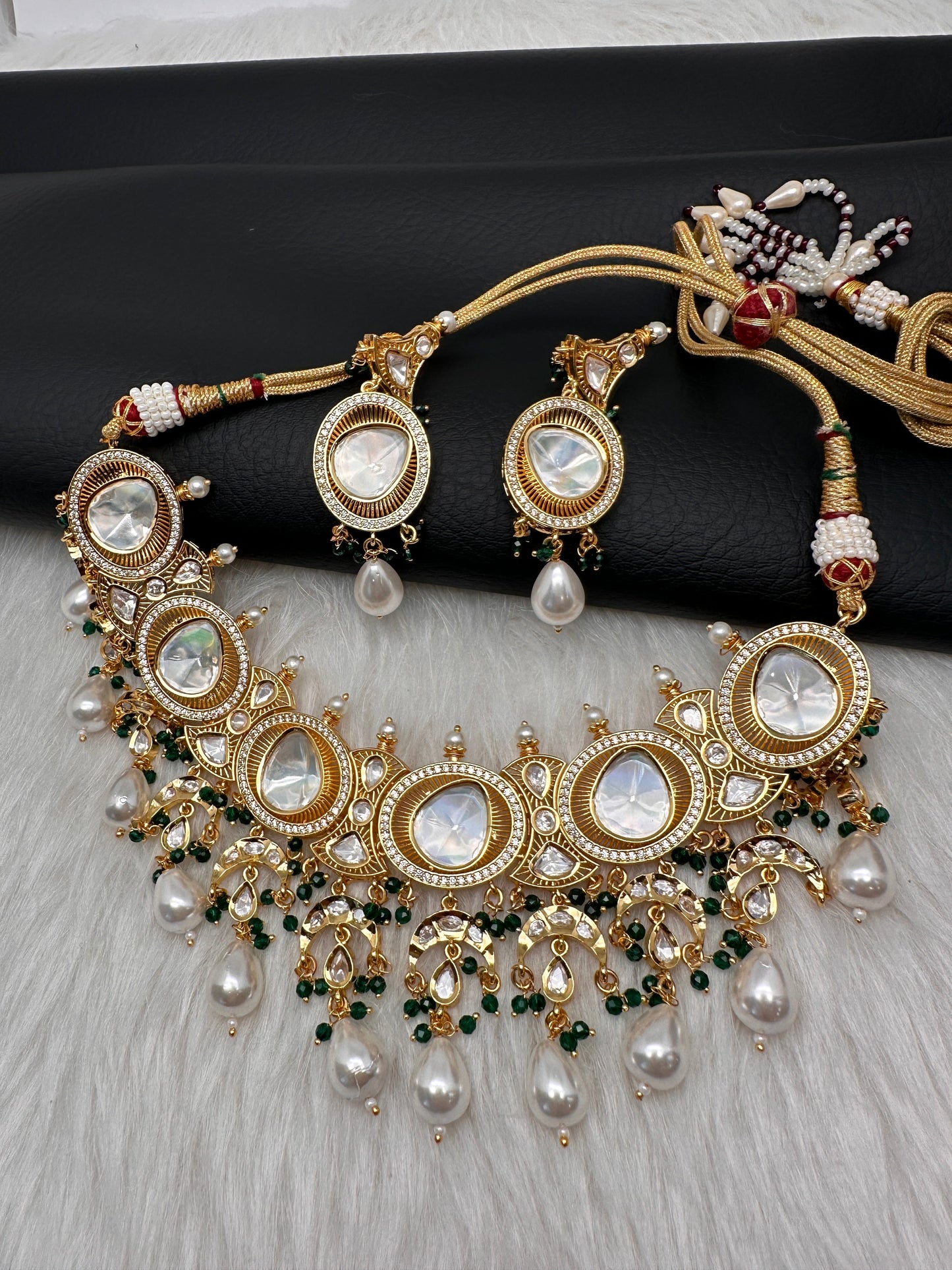 Moissanite Green  beads Pearls Neckline Choker