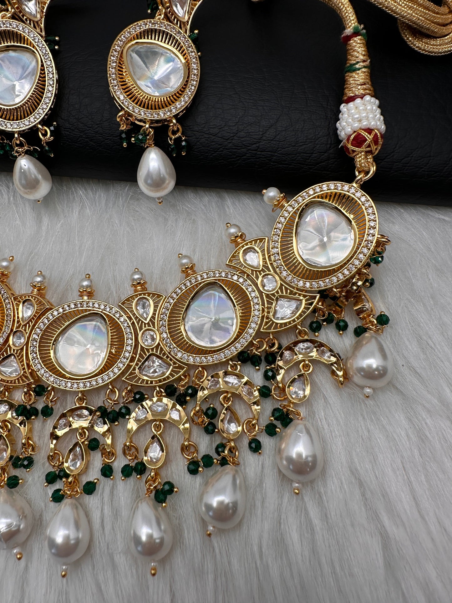 Moissanite Green  beads Pearls Neckline Choker