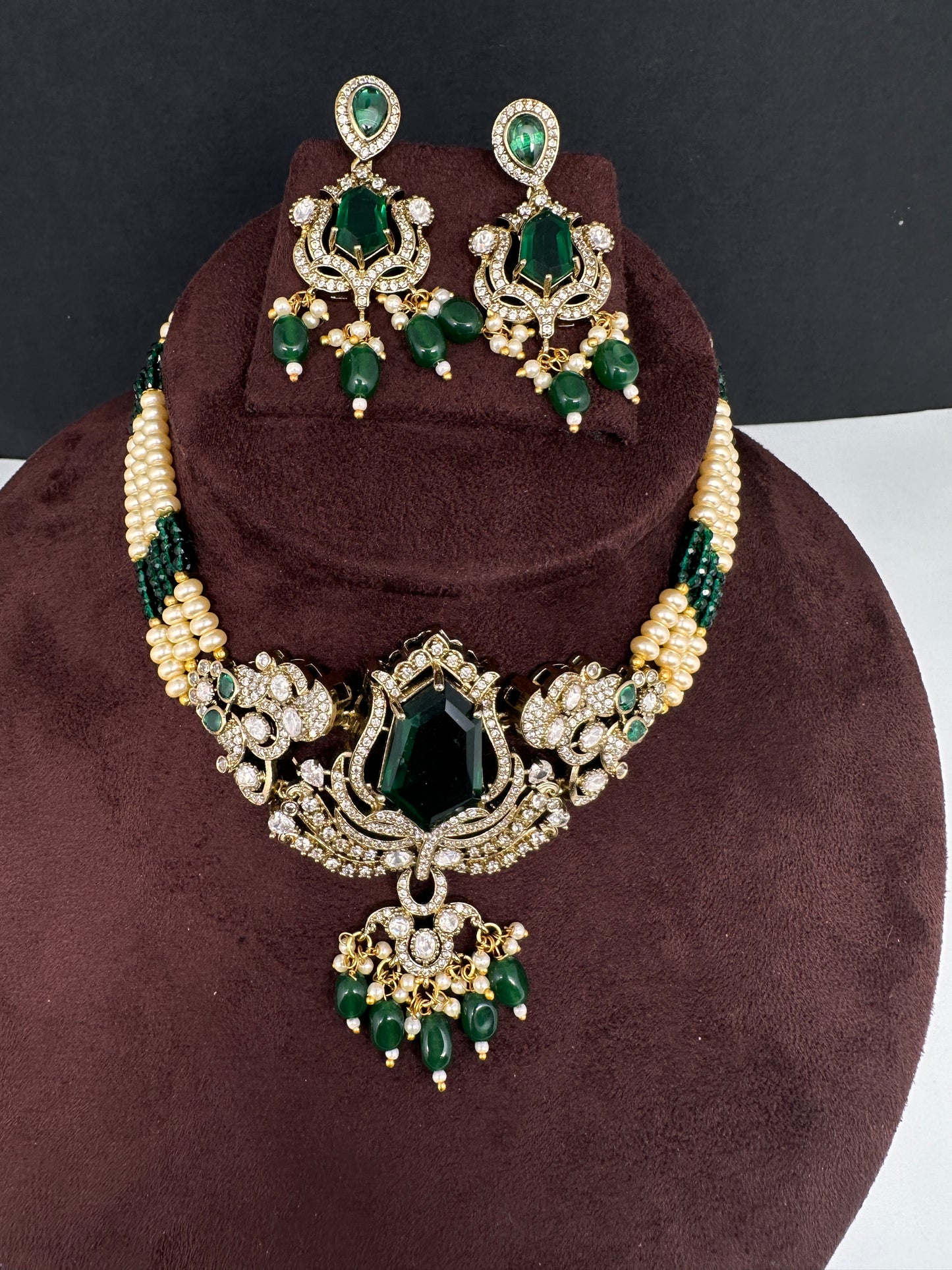AD VIctorian Color Stone Pearls Beads Choker - Green