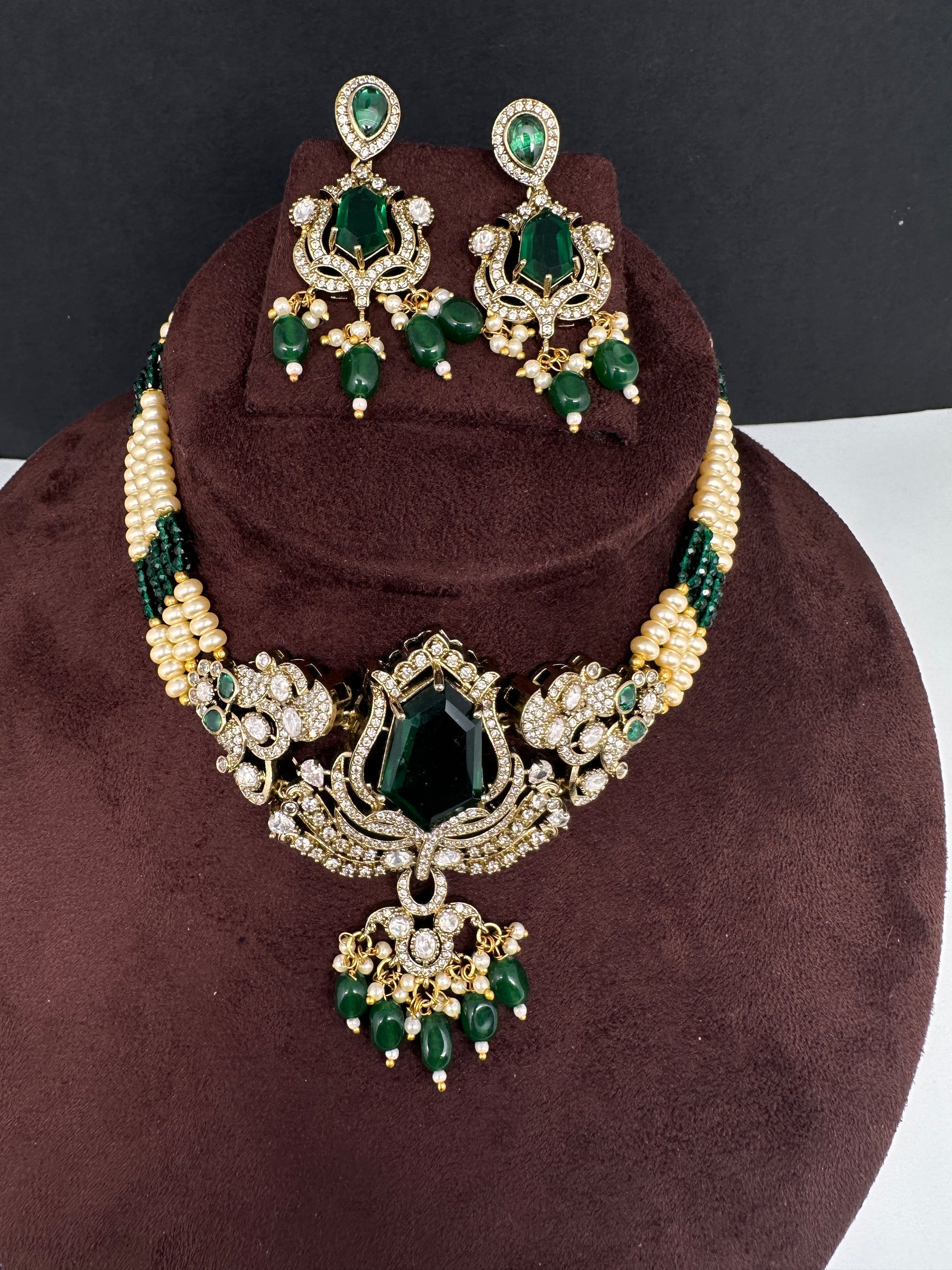 AD VIctorian Color Stone Pearls Beads Choker - Green