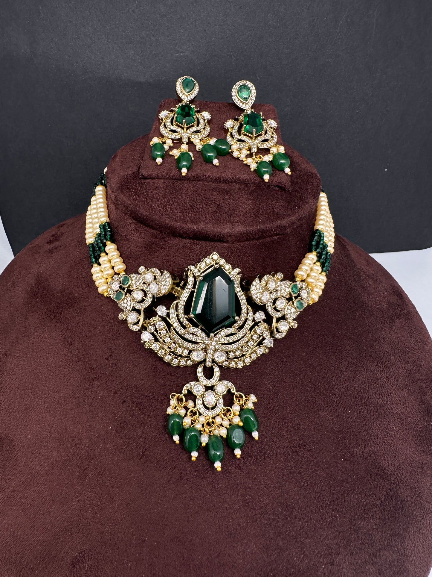 AD VIctorian Color Stone Pearls Beads Choker - Green