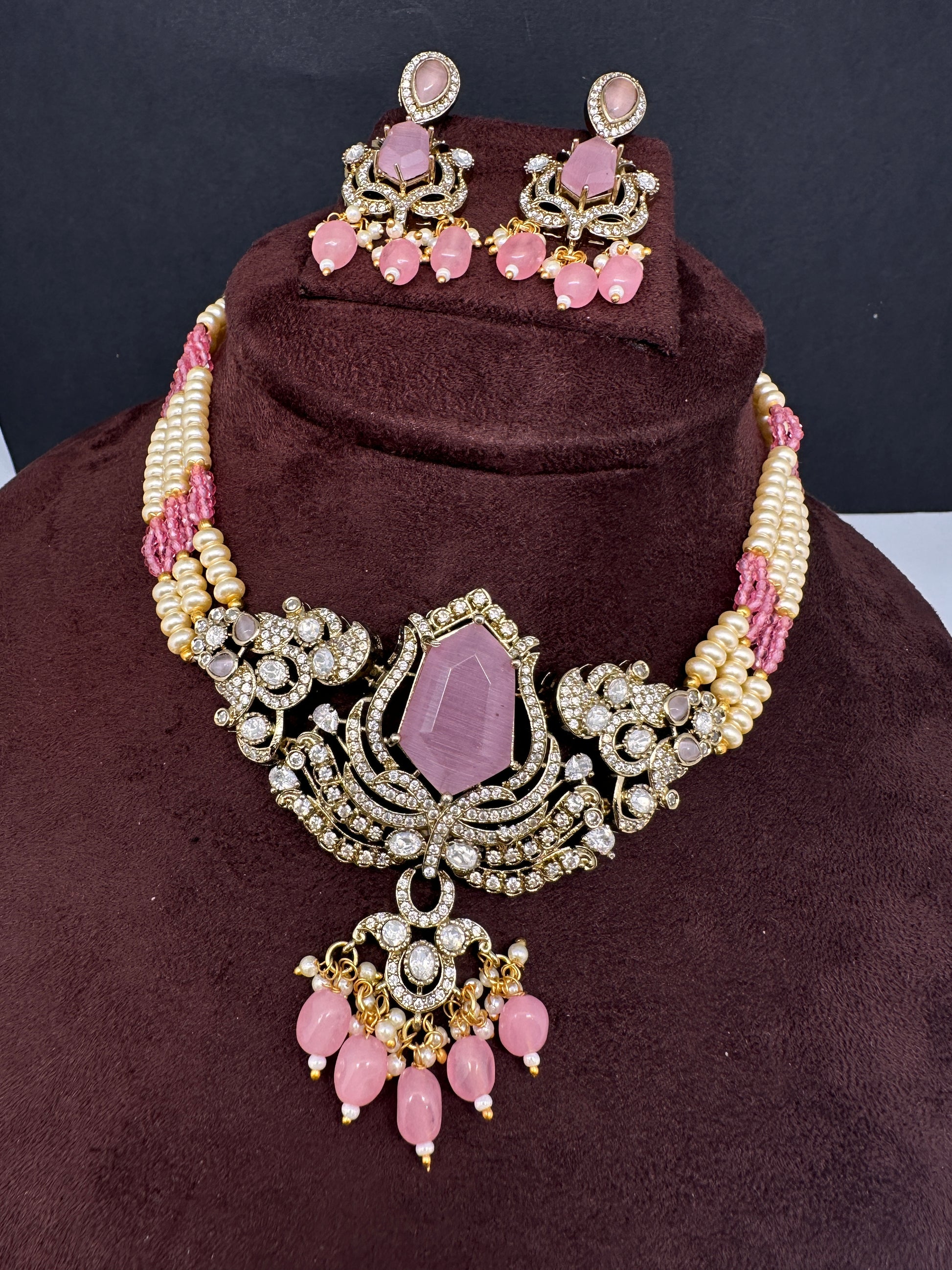 AD VIctorian Color Stone Pearls Beads Choker - Pink