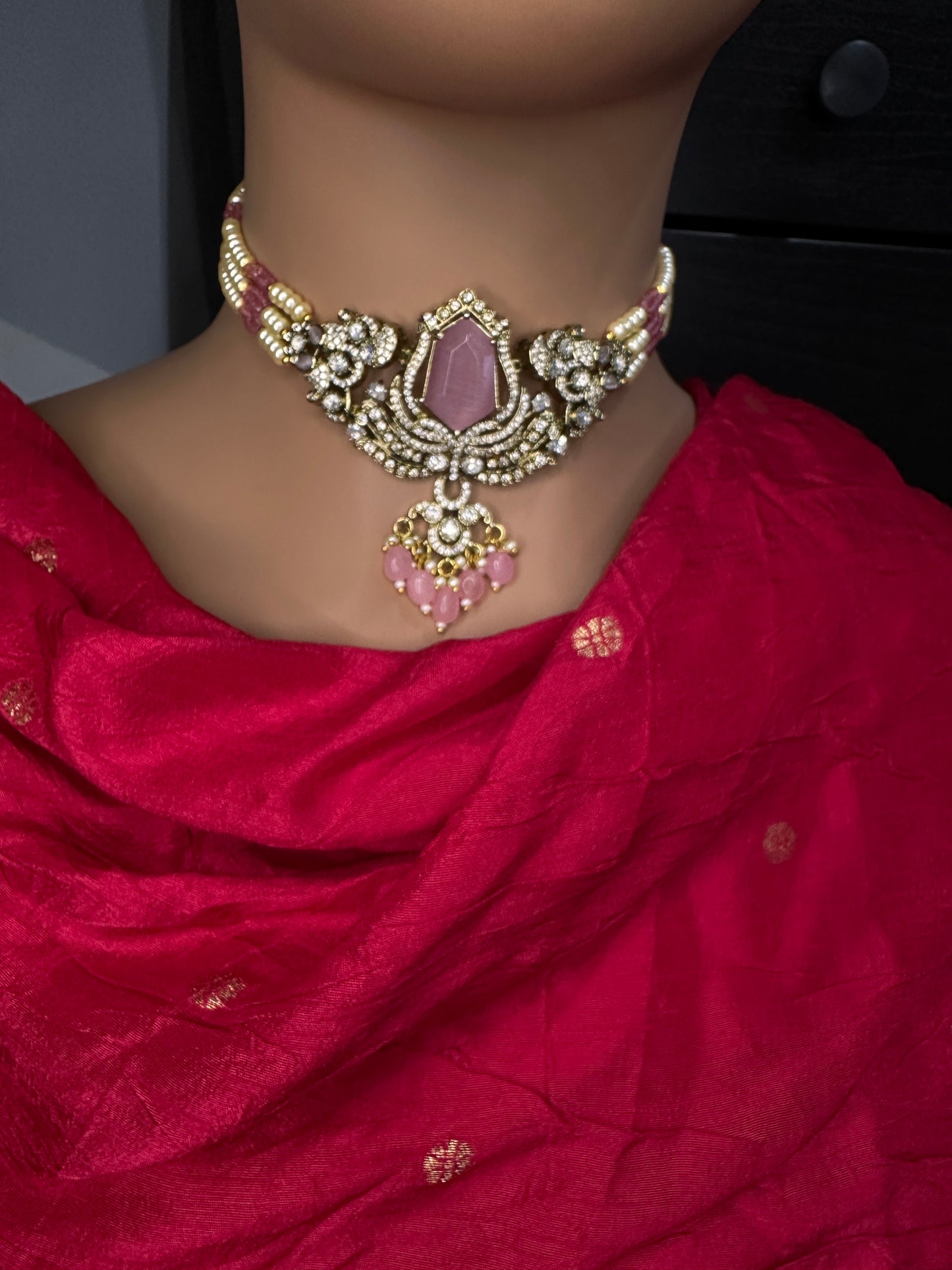 AD VIctorian Color Stone Pearls Beads Choker - Pink