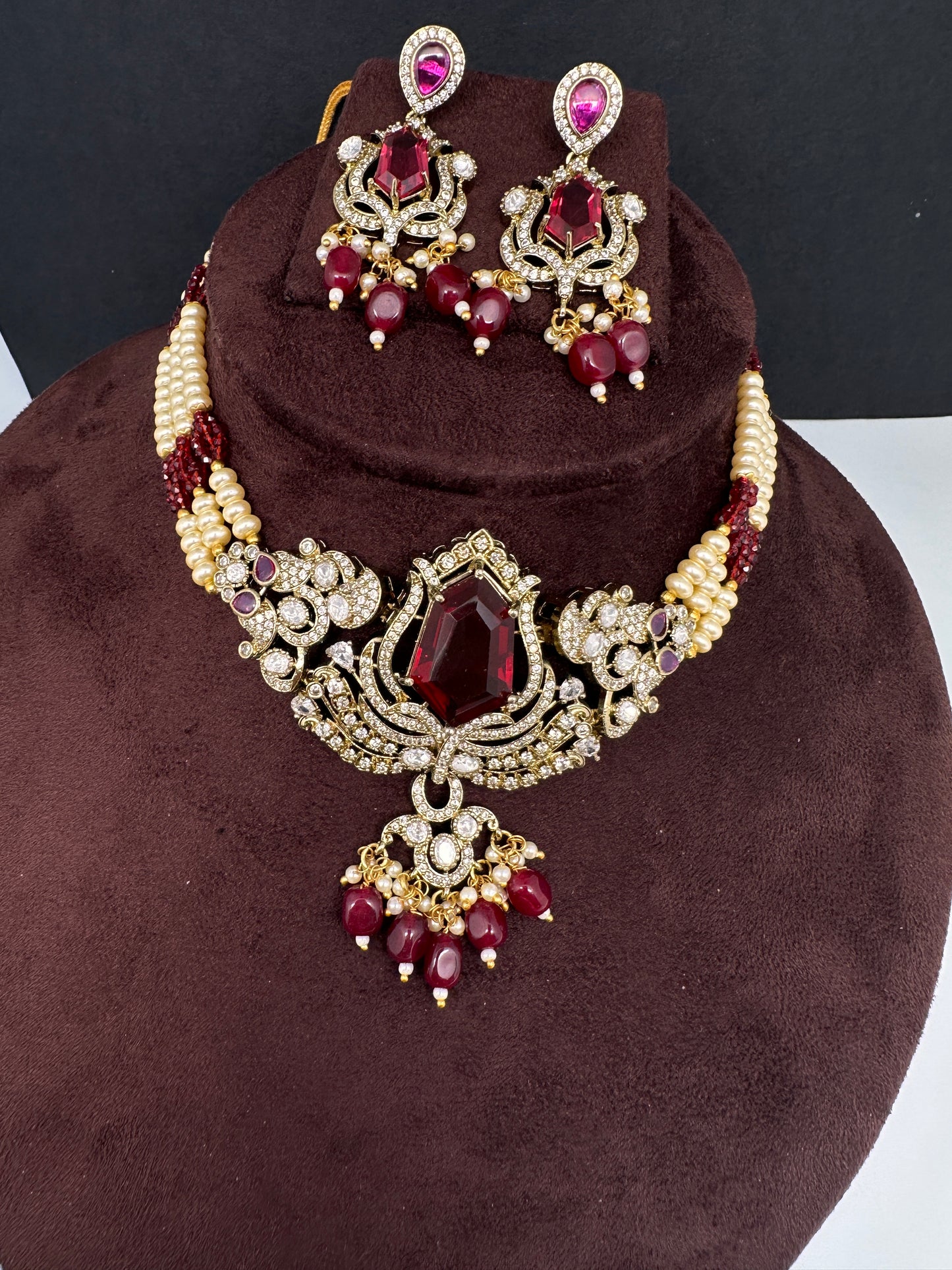 AD VIctorian Color Stone Pearls Beads Choker - Red