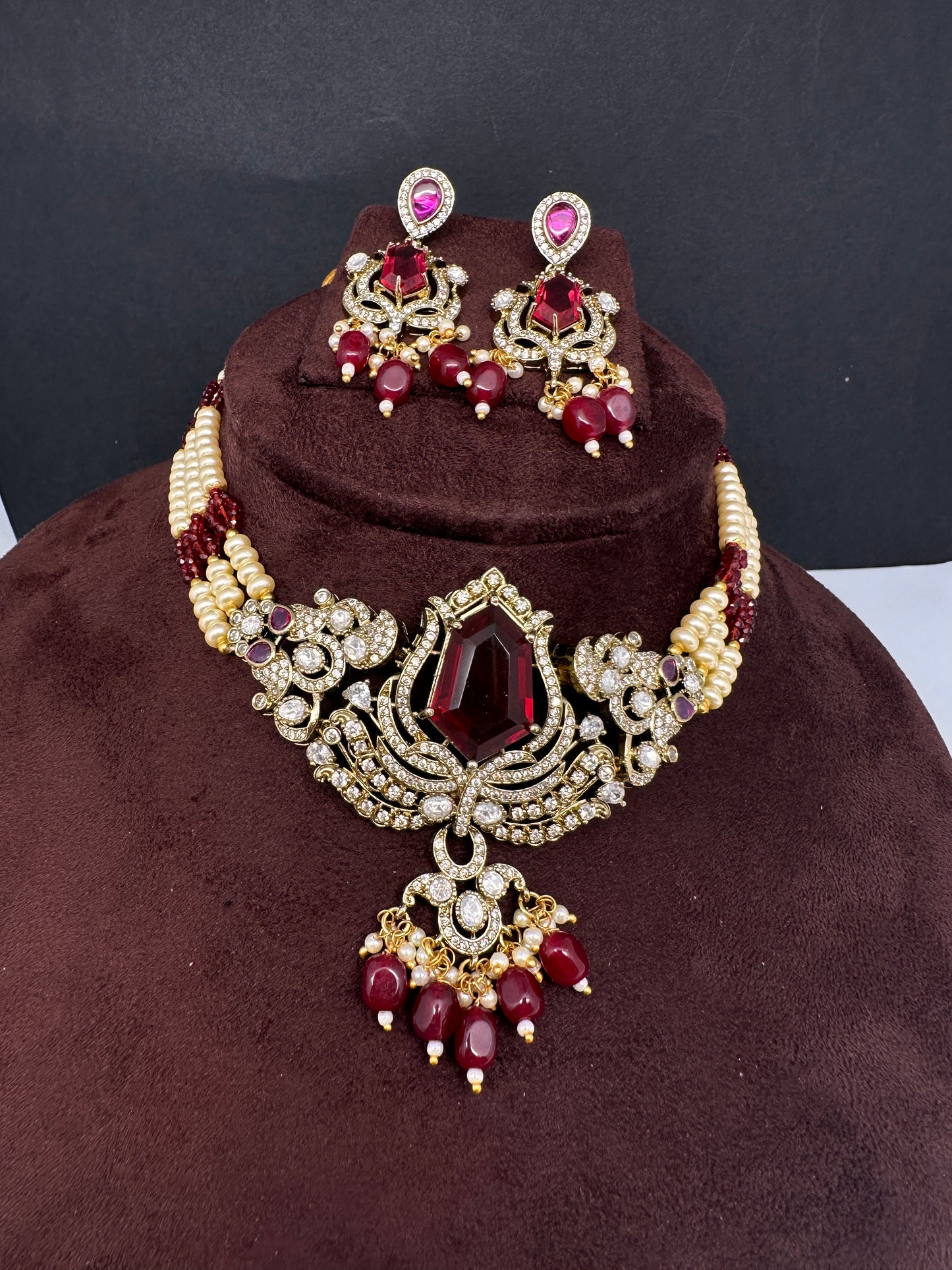 AD VIctorian Color Stone Pearls Beads Choker - Red