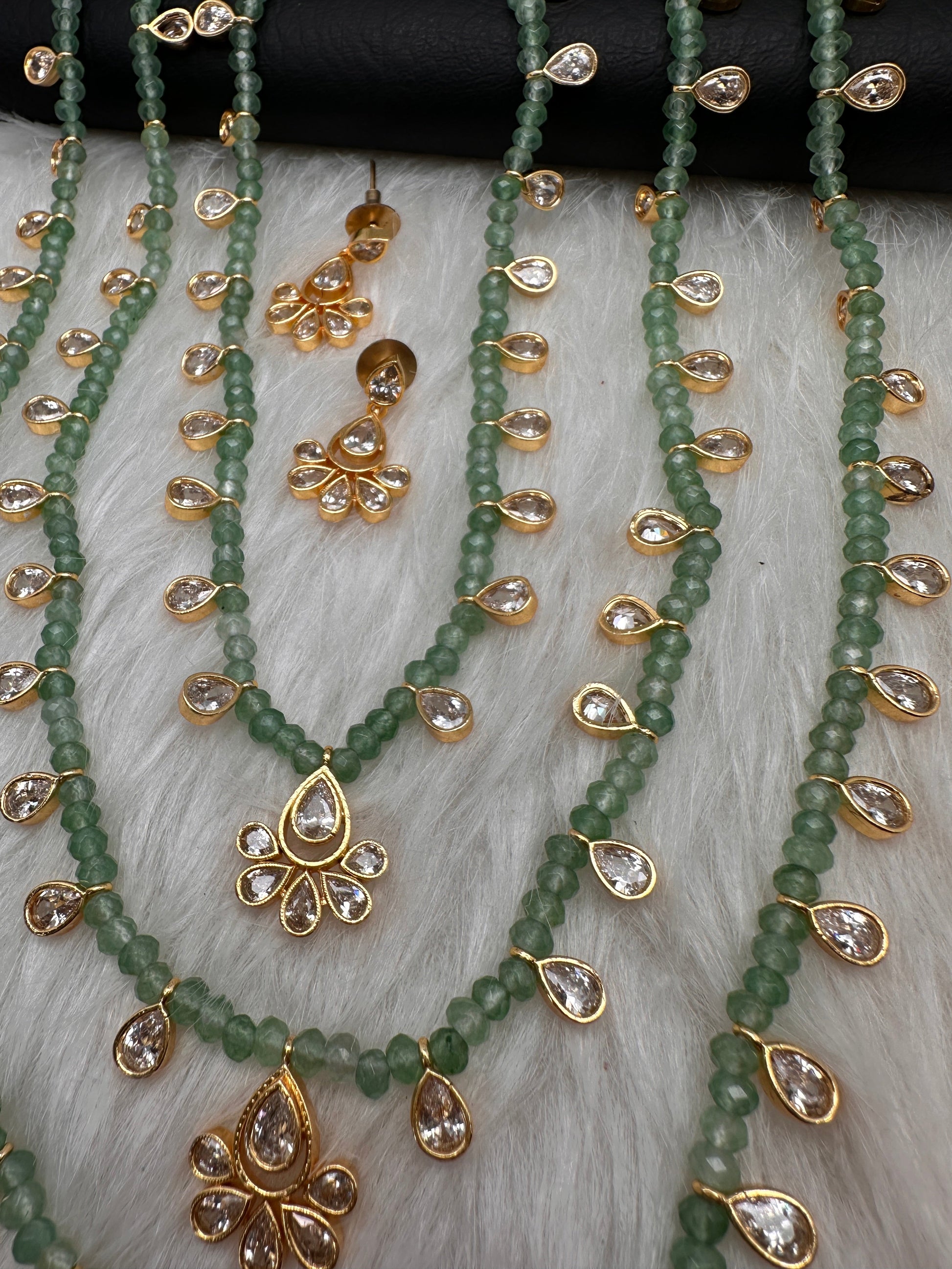 Multi layer Onyx Beads Teen Lada Necklace - Green