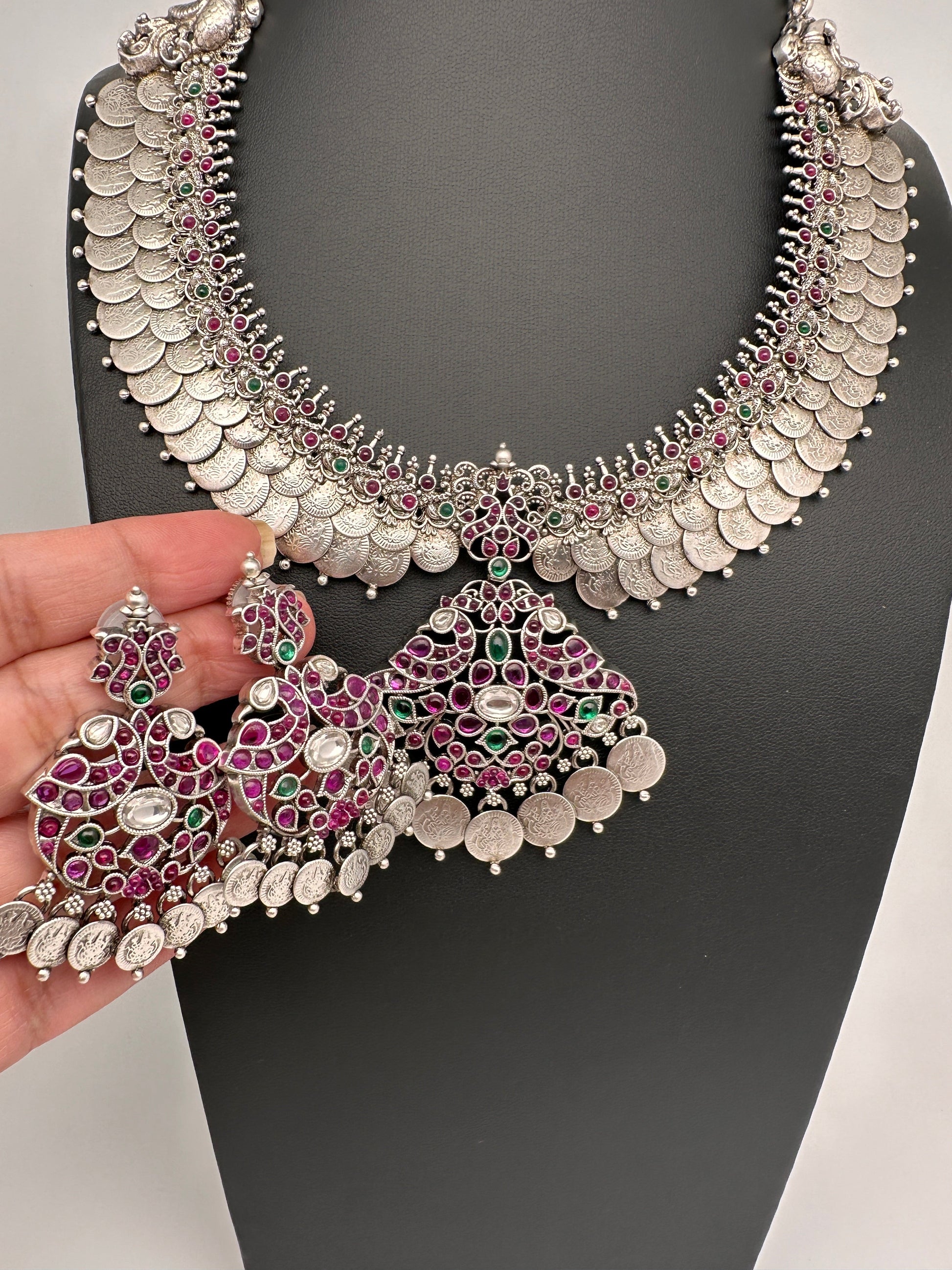 Goddess Lakshmi Kassu Silver Replica Short Necklace - Red