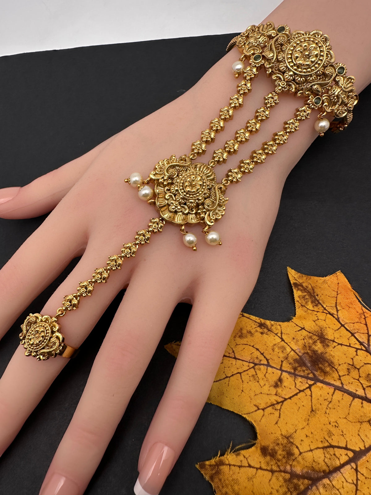 Matte Haath Phool Panja - 