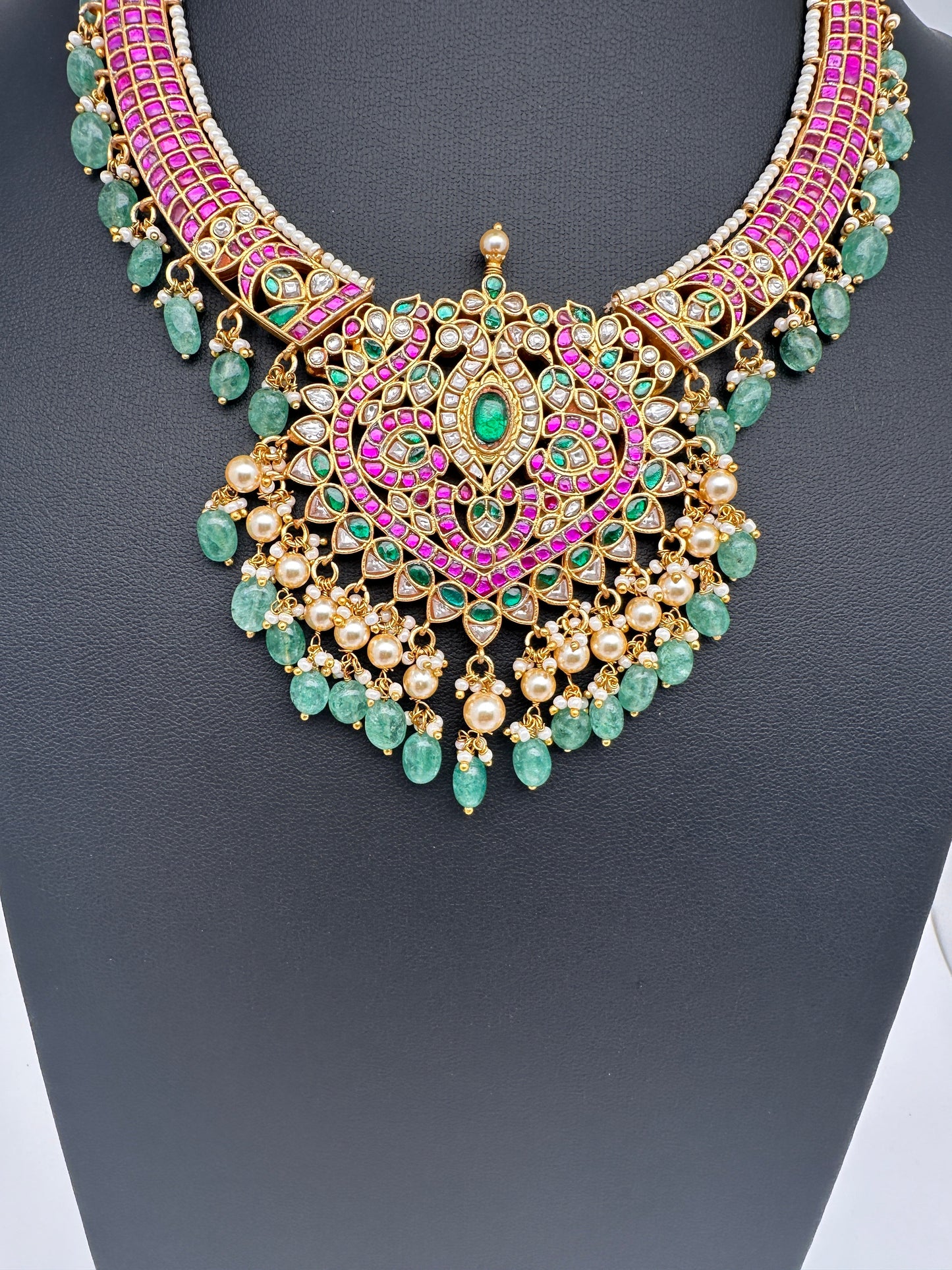 Jadau Kundan Short Neckline Necklace with Emerald Beads