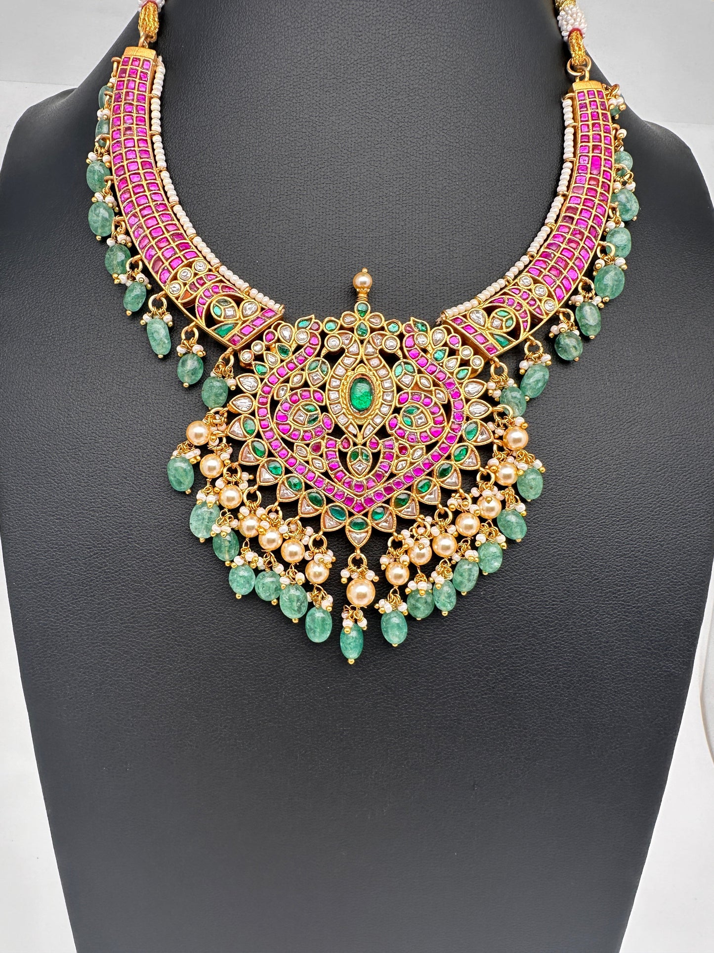 Jadau Kundan Short Neckline Necklace with Emerald Beads