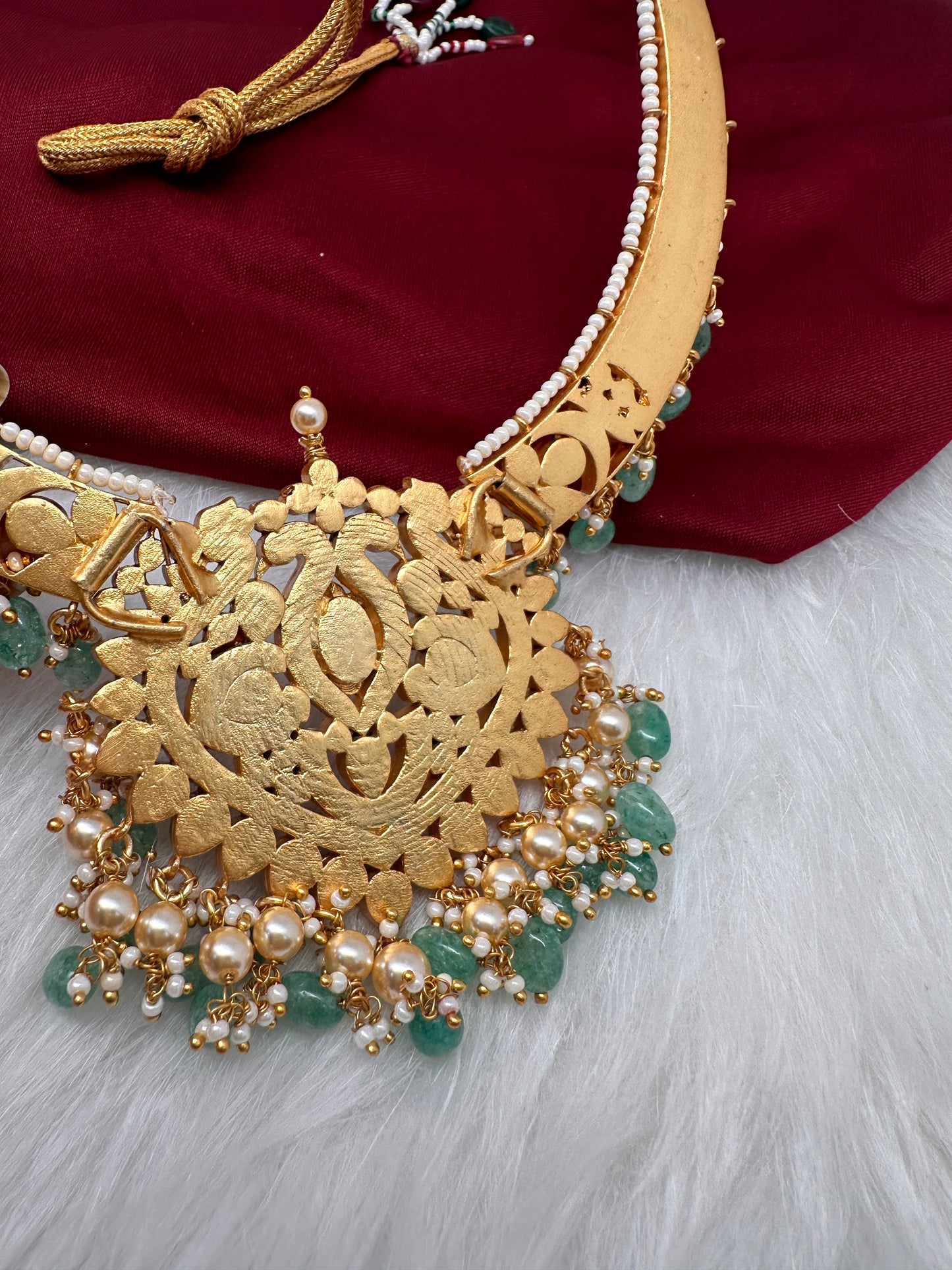 Jadau Kundan Short Neckline Necklace with Emerald Beads