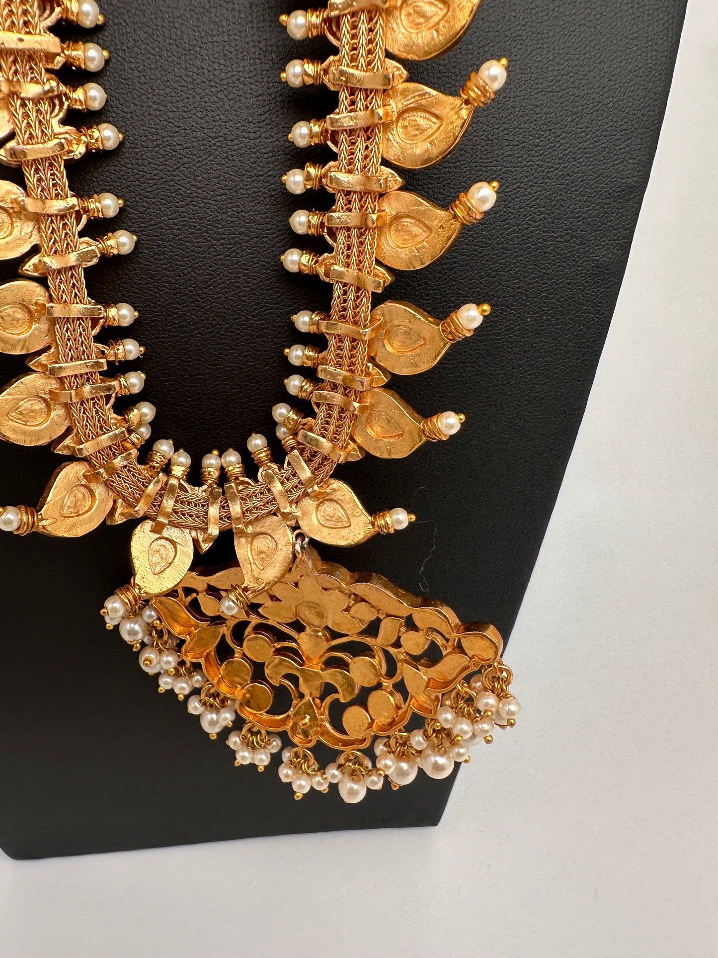 Jadau Green Kundan Pearls Short Necklace