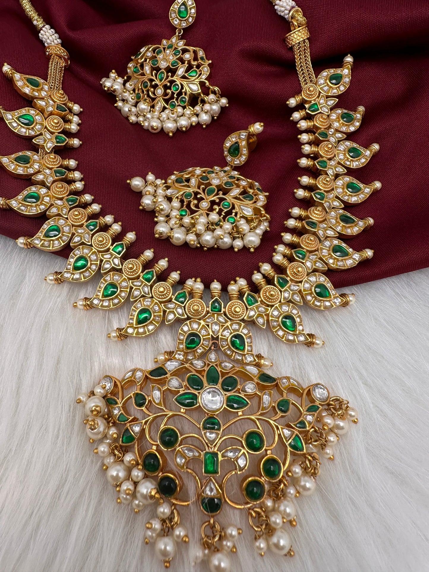 Jadau Green Kundan Pearls Short Necklace
