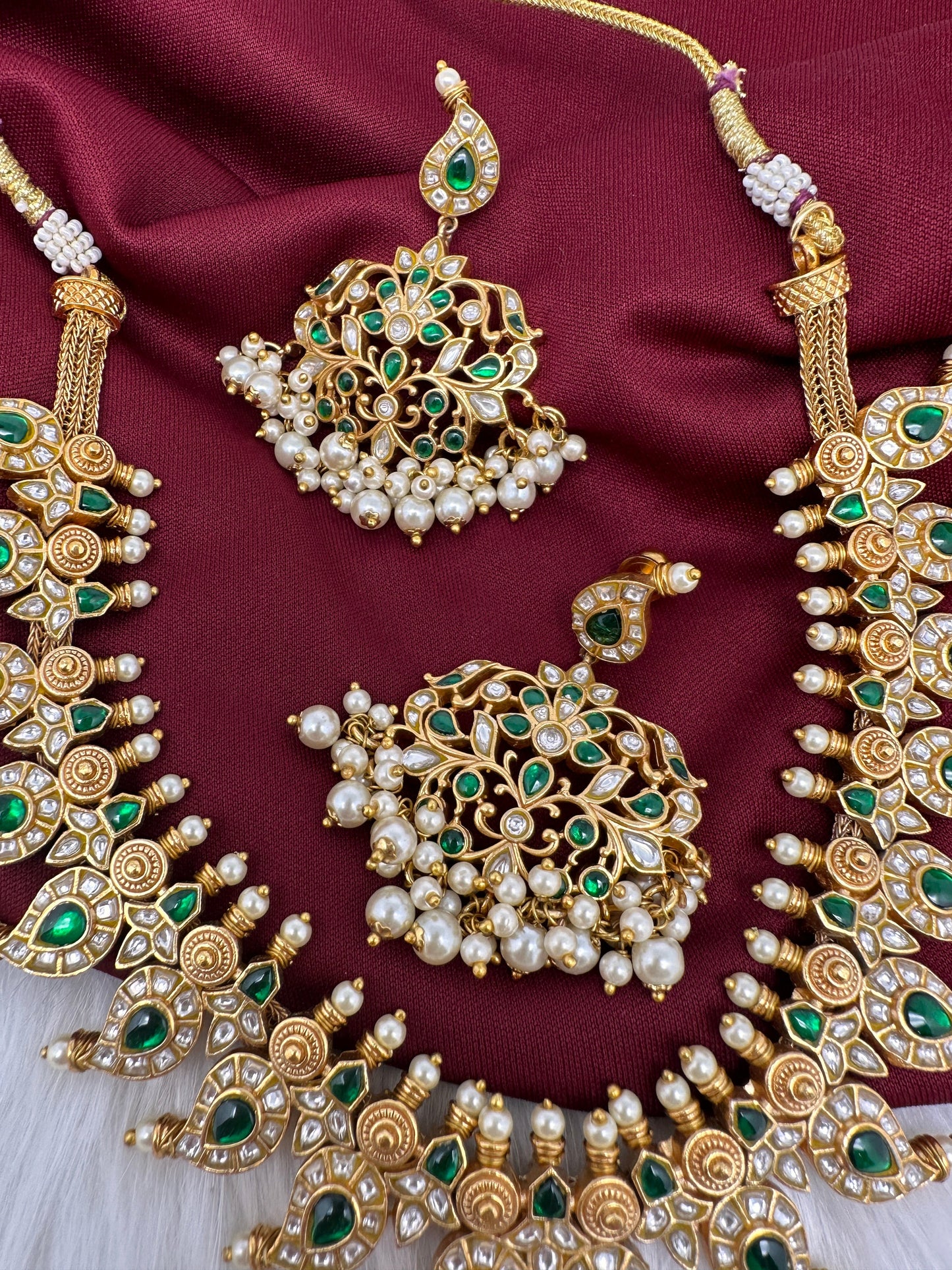 Jadau Green Kundan Pearls Short Necklace