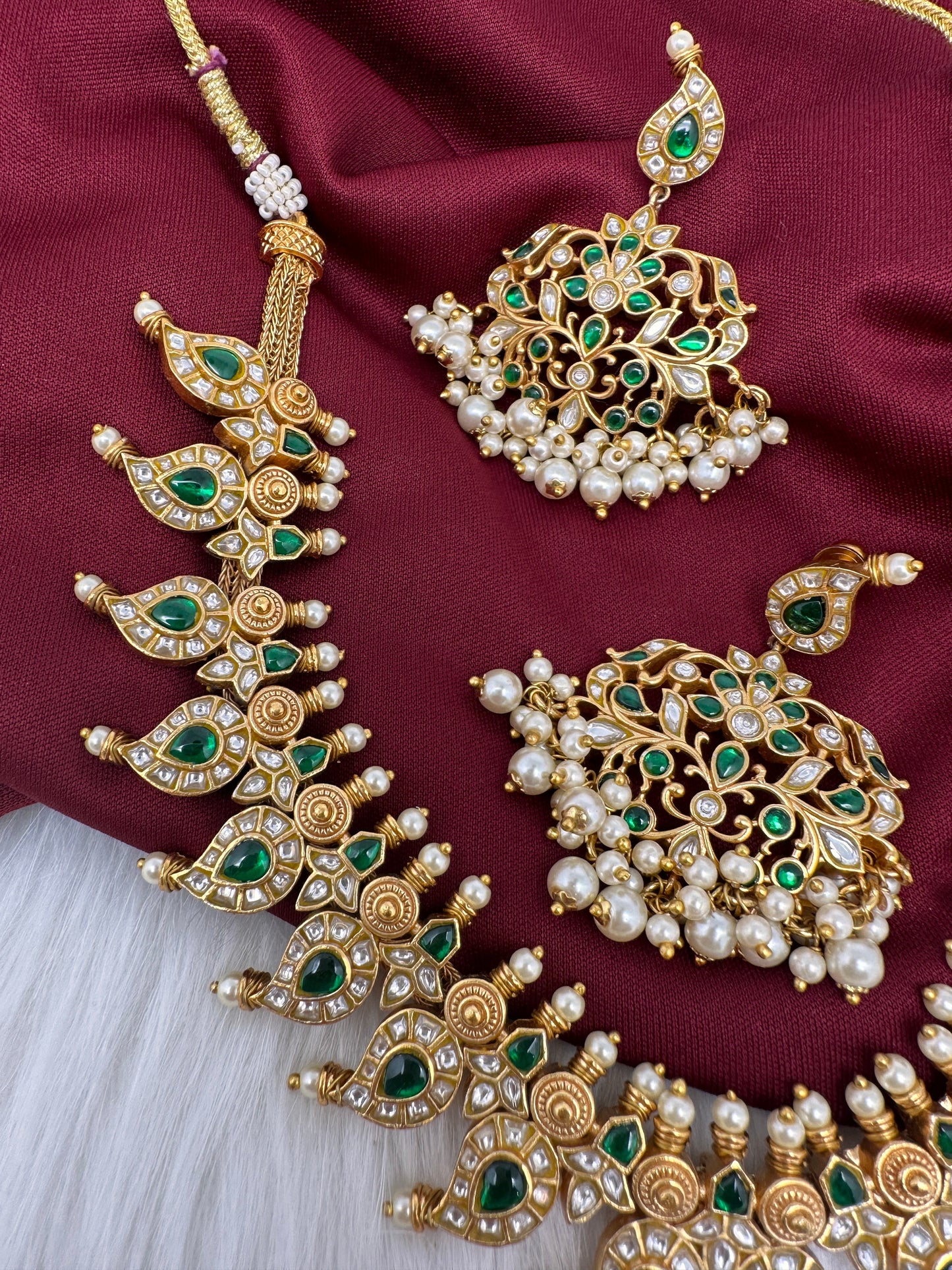 Jadau Green Kundan Pearls Short Necklace