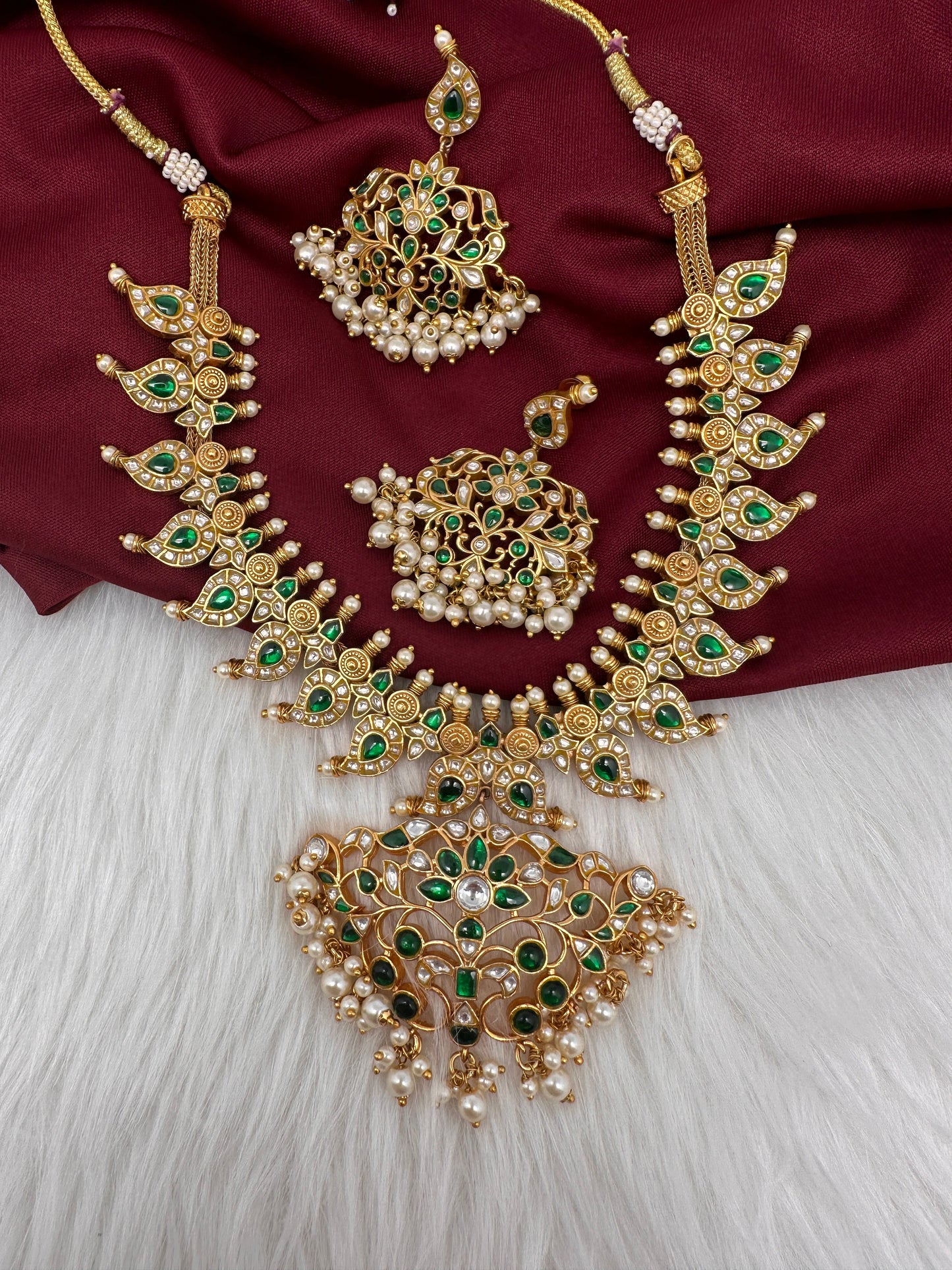 Jadau Green Kundan Pearls Short Necklace