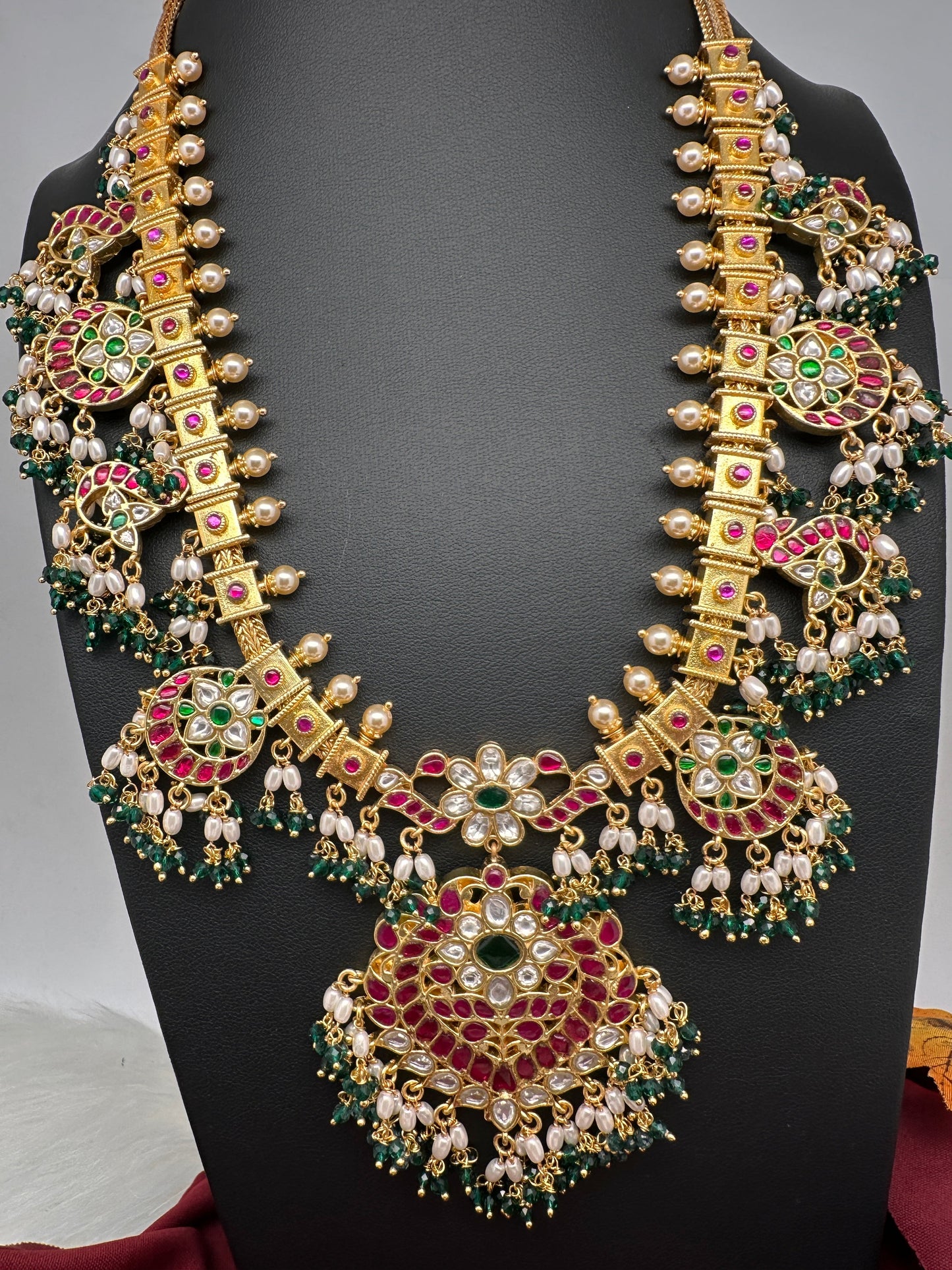 Jadau Kundan Pearls Green Beads Guttapusallu Necklace