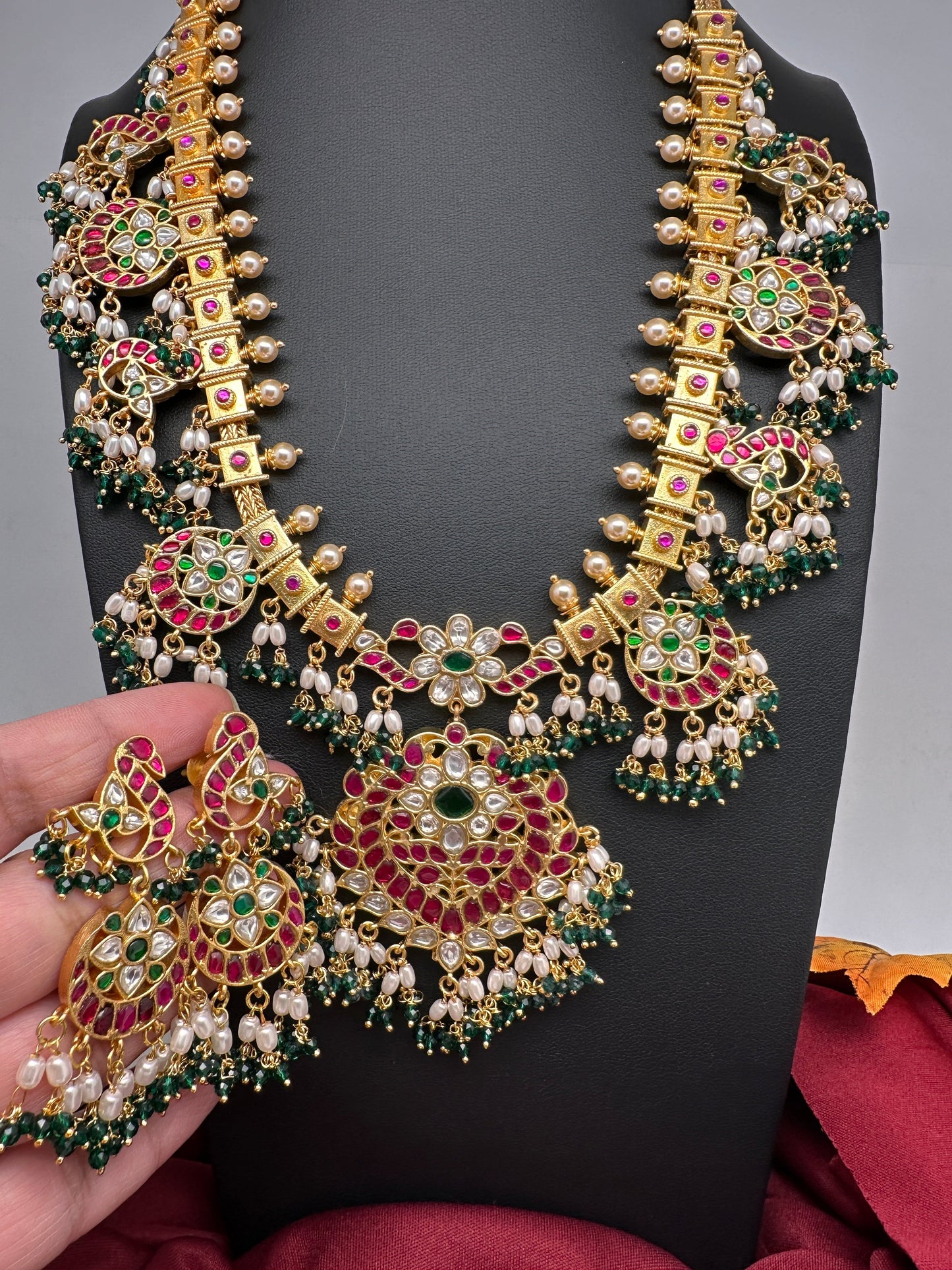 Jadau Kundan Pearls Green Beads Guttapusallu Necklace
