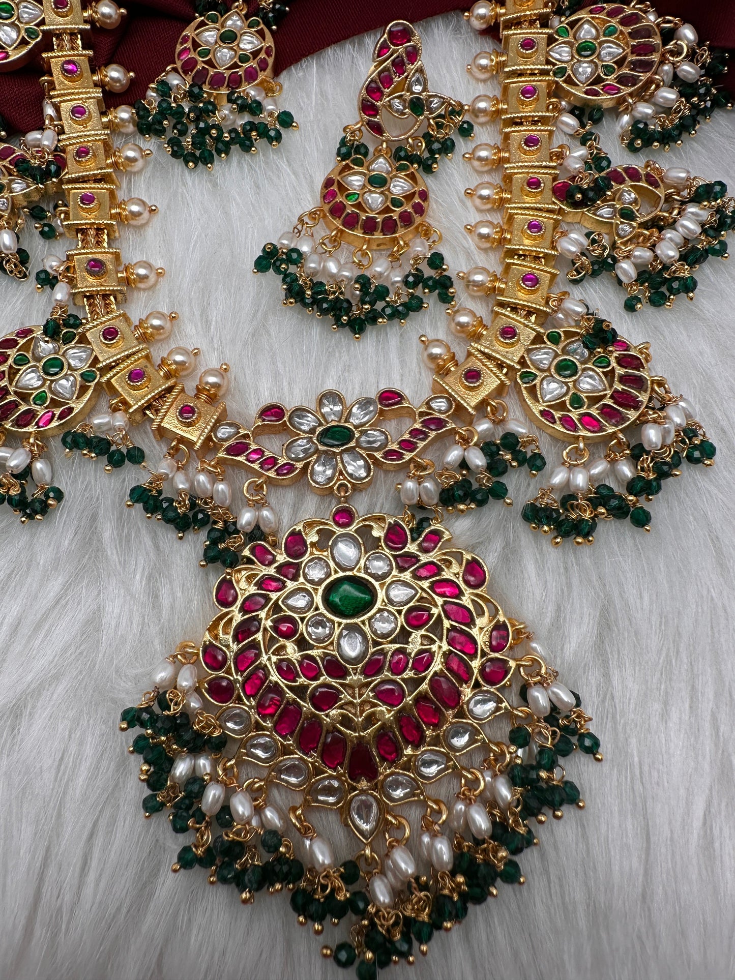 Jadau Kundan Pearls Green Beads Guttapusallu Necklace