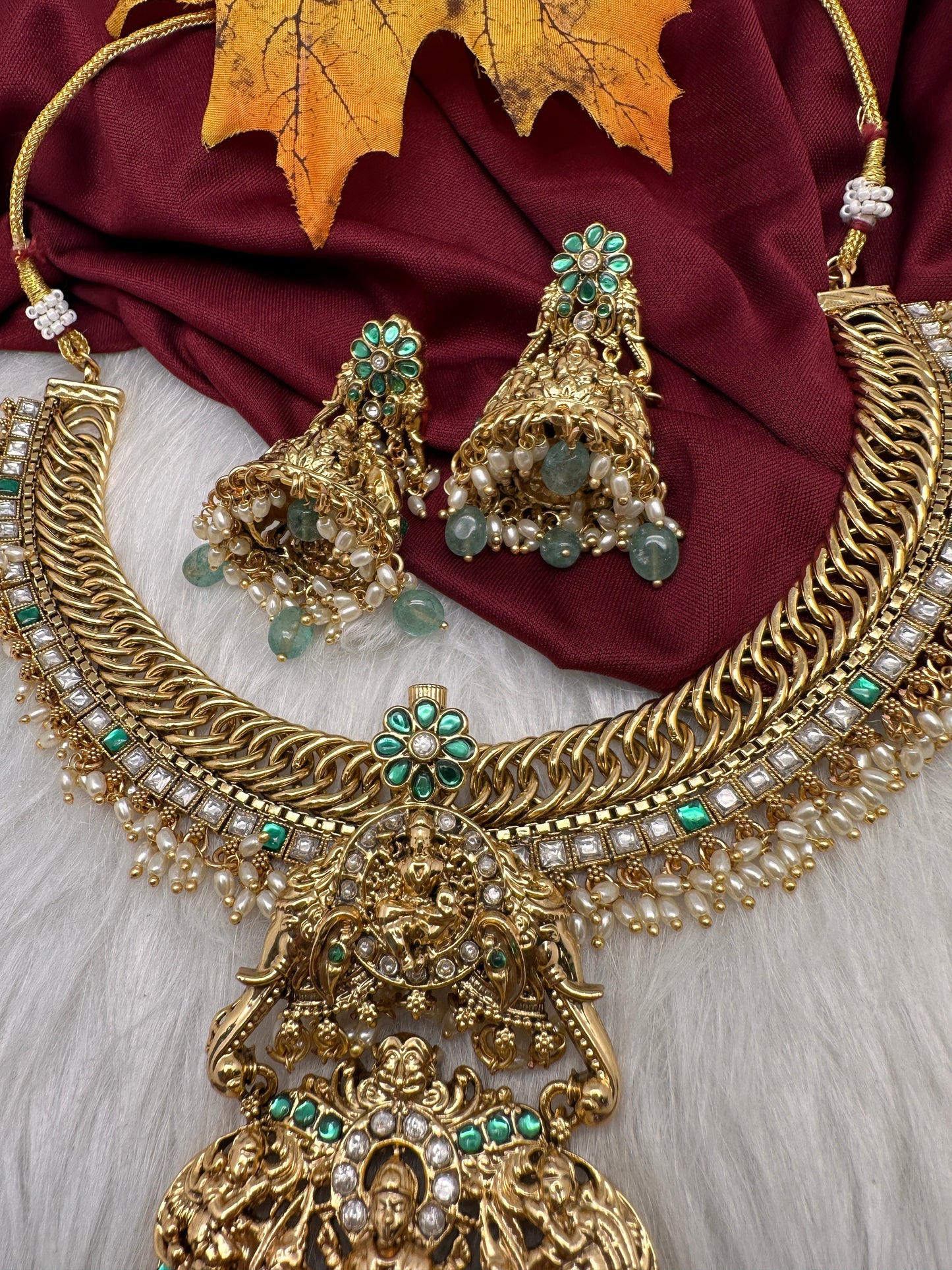 Jalebi Jadau Kundan Goddess Lakshmi Necklace with Detachable Pendent