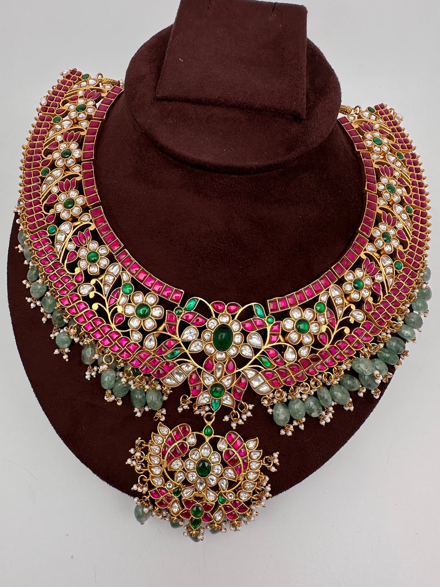 Broad Neckline Jadau Kundan Short Necklace