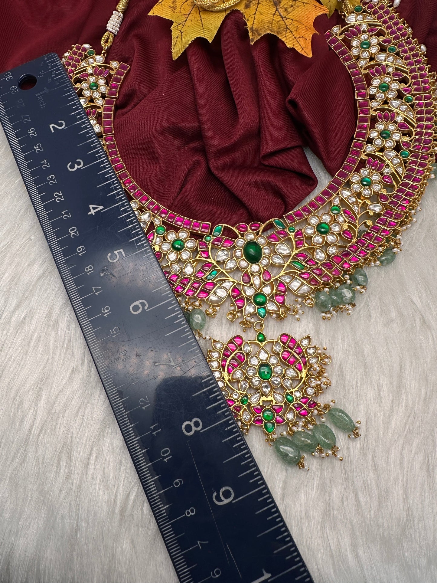 Broad Neckline Jadau Kundan Short Necklace