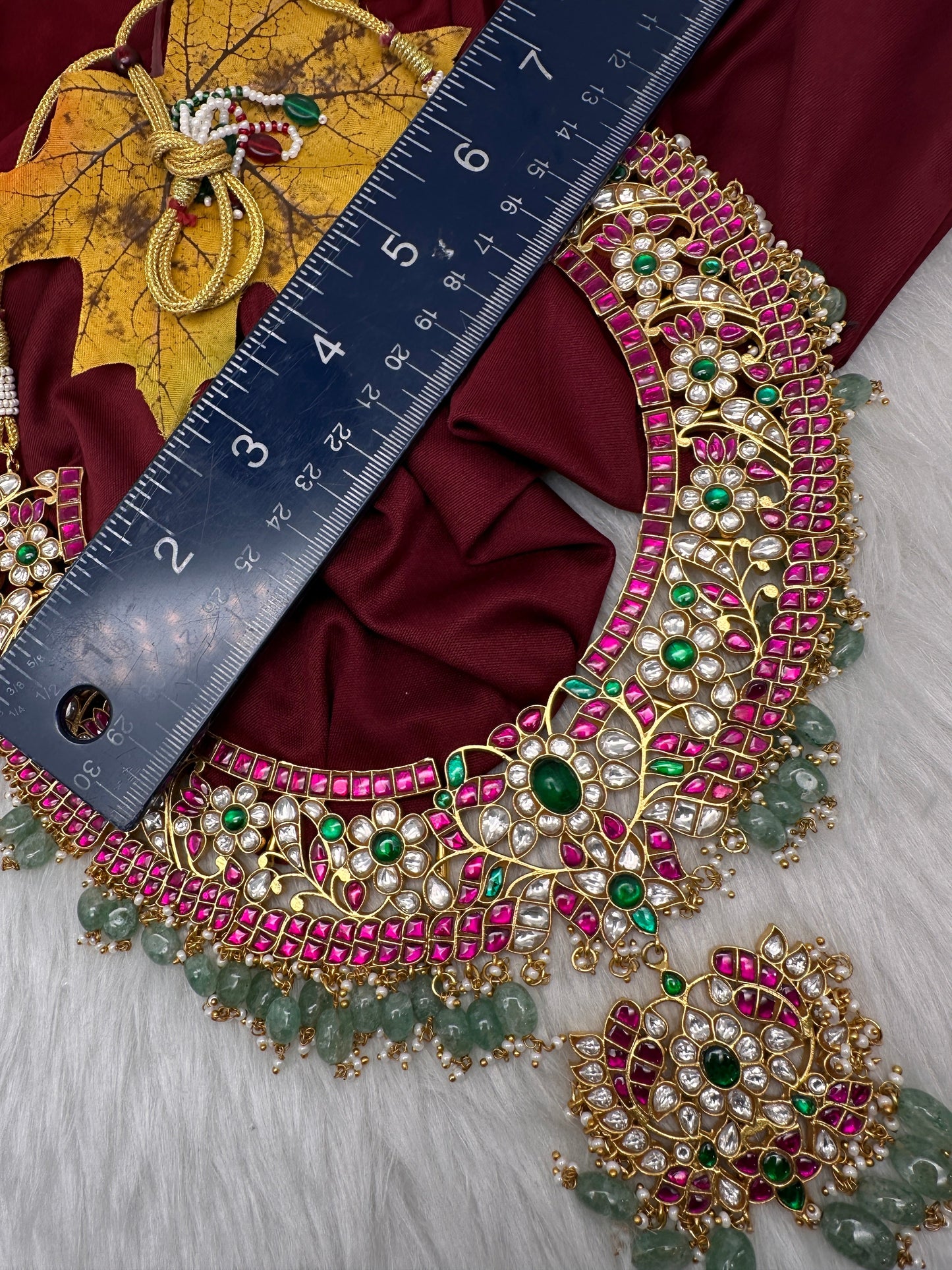 Broad Neckline Jadau Kundan Short Necklace