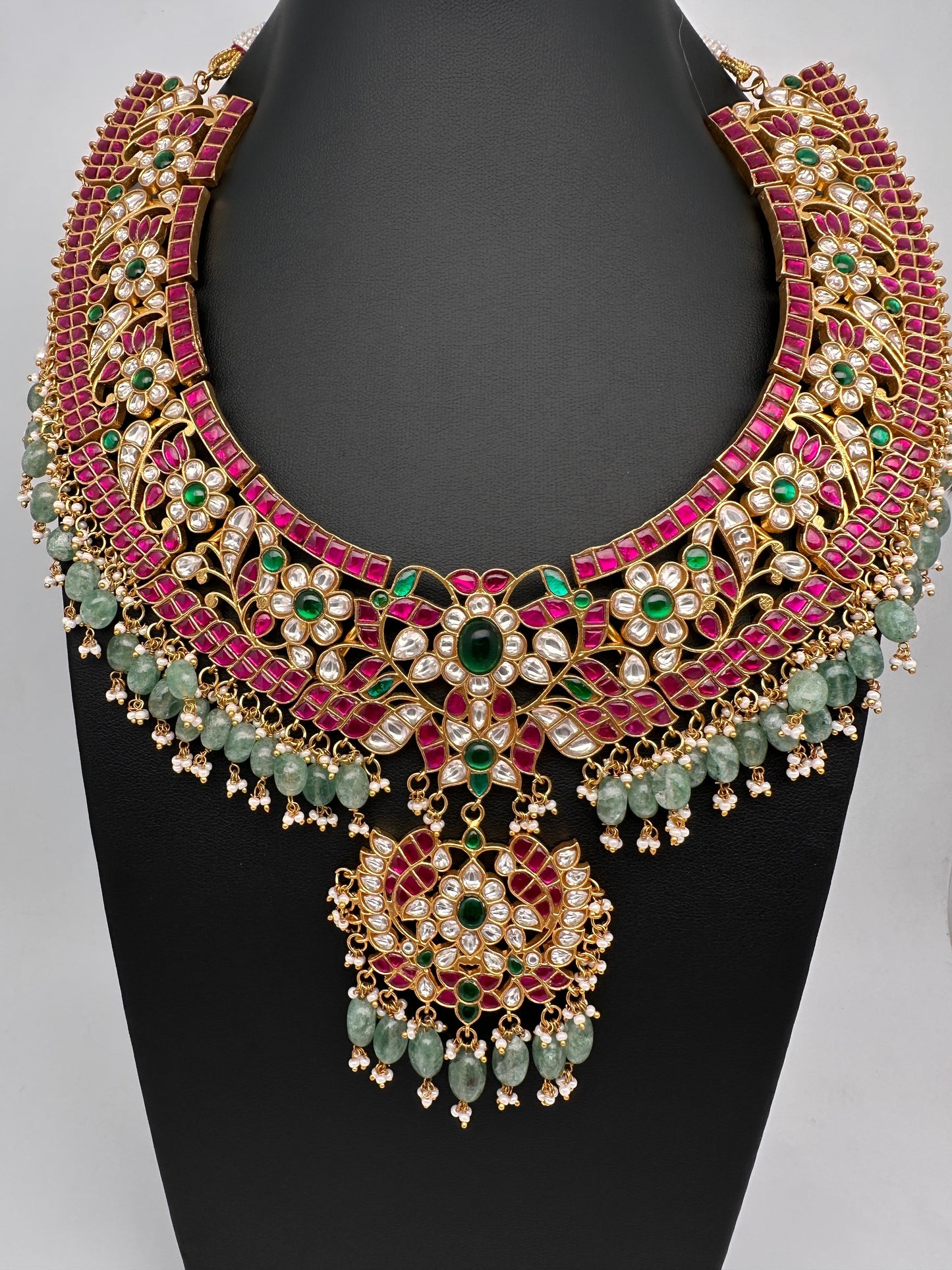 Broad Neckline Jadau Kundan Short Necklace