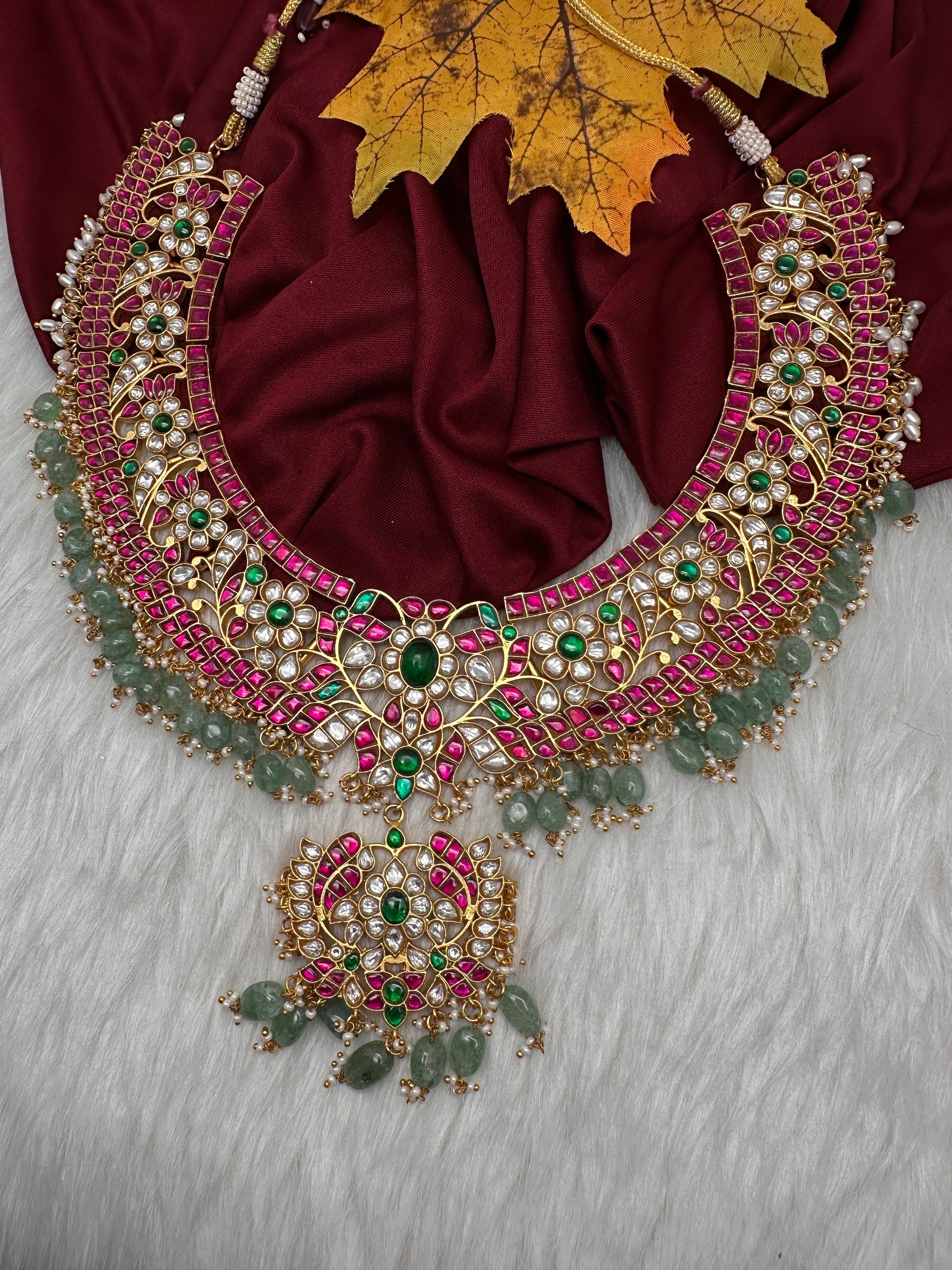 Broad Neckline Jadau Kundan Short Necklace