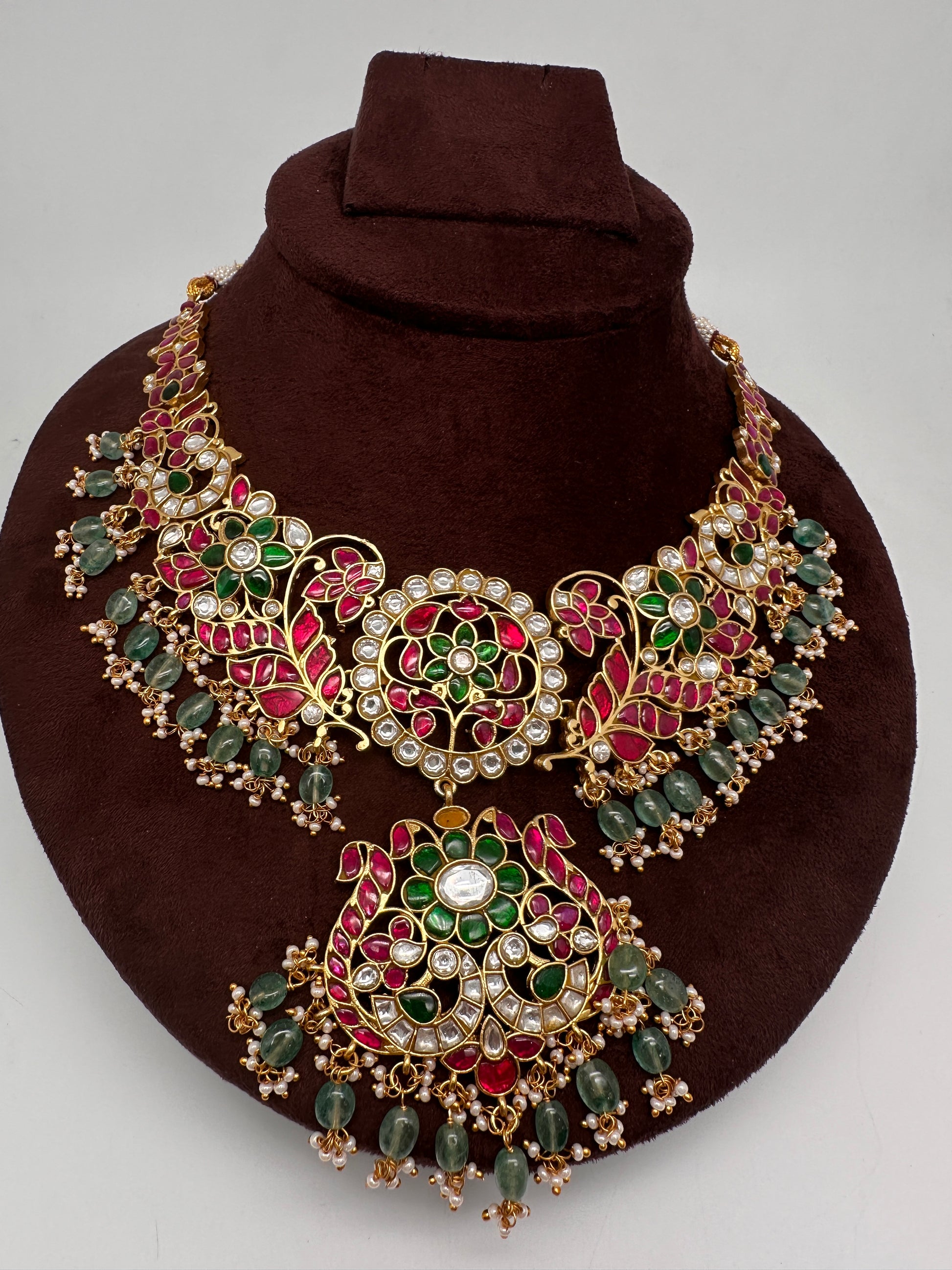 Jadau Kundan Short Necklace with Green Emerald Beads - 