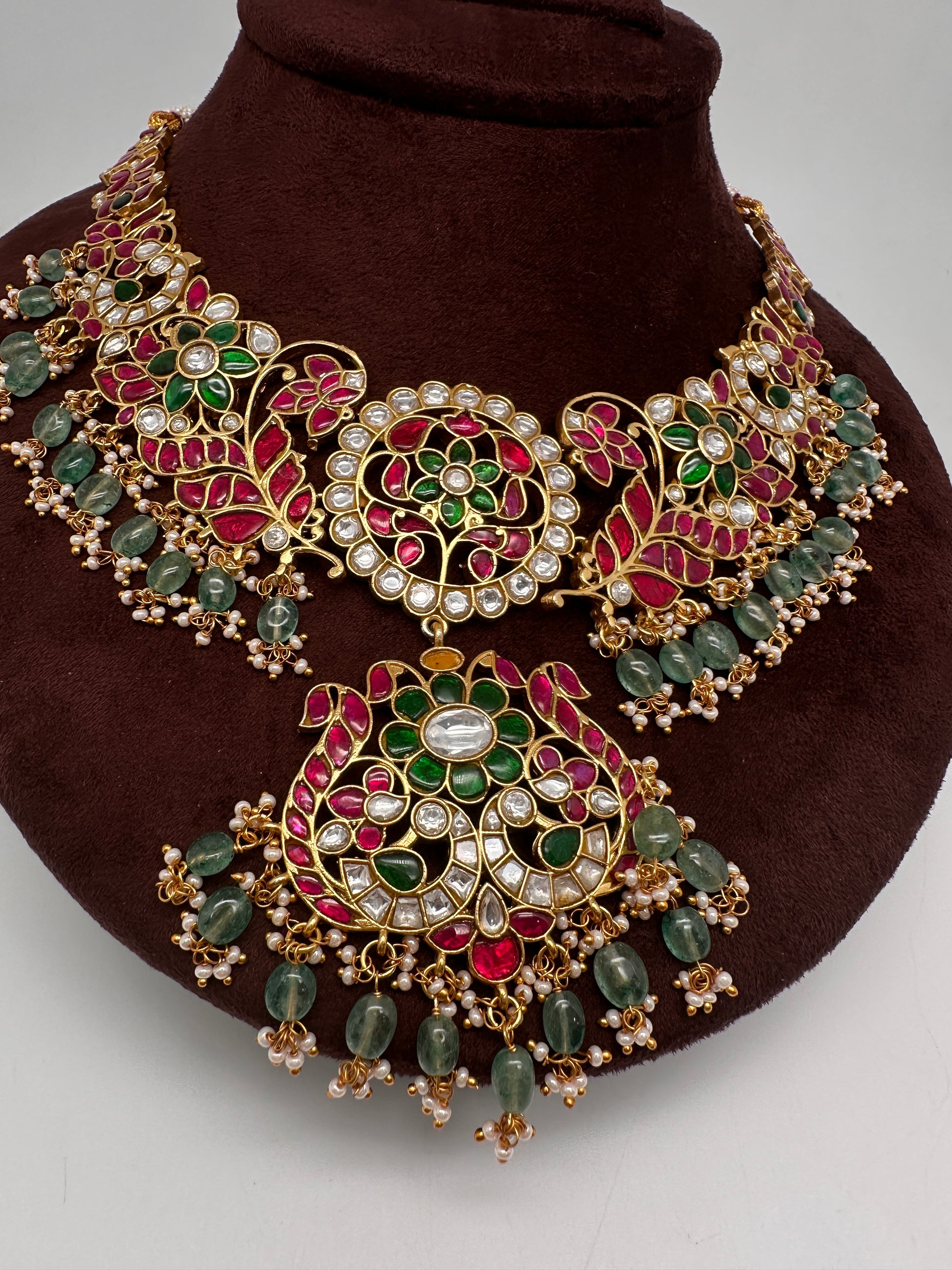 Jadau Kundan Short Necklace with Green Emerald Beads - 