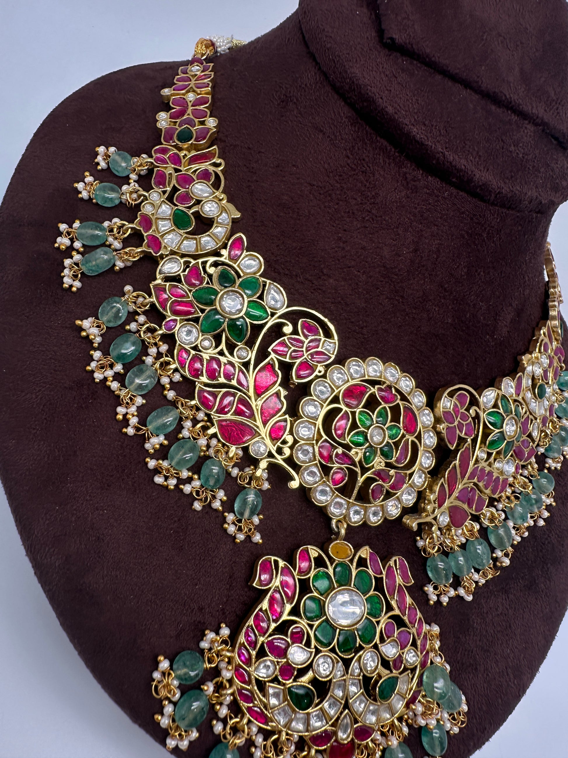 Jadau Kundan Short Necklace with Green Emerald Beads - 