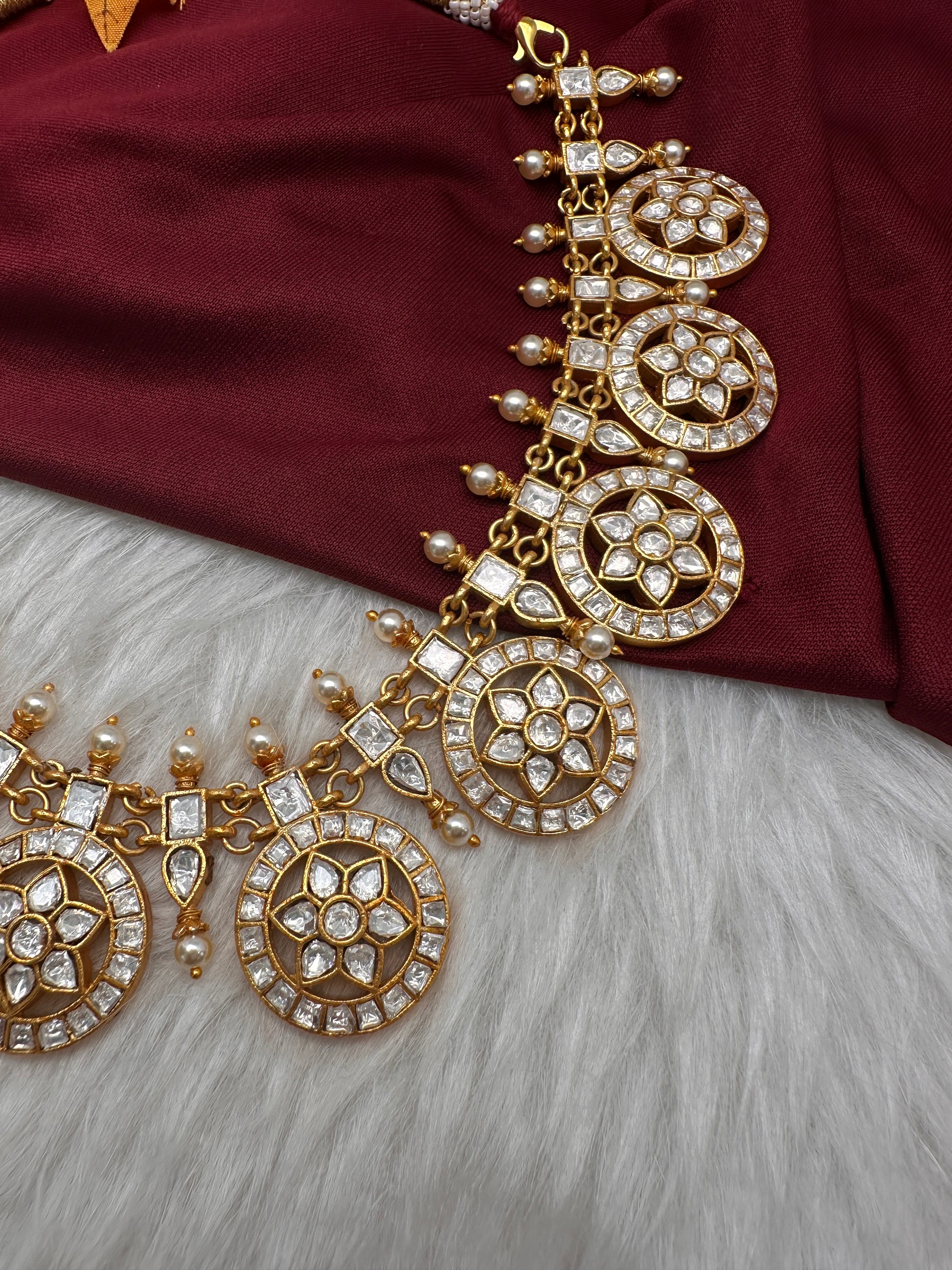 Jadau Kundan White Bottu Short Necklace - 