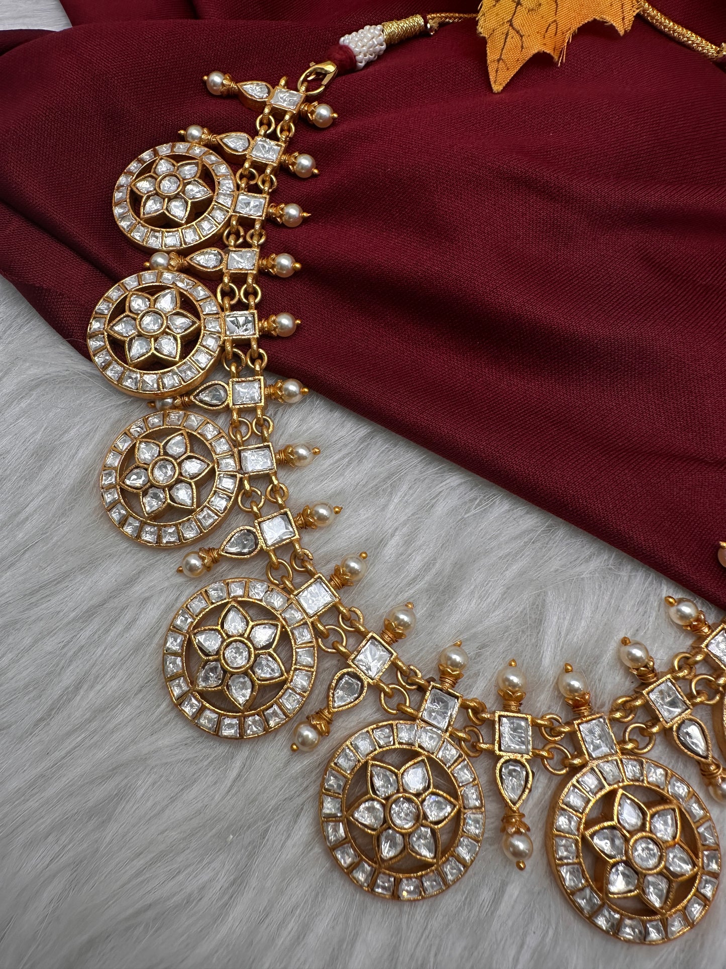 Jadau Kundan White Bottu Short Necklace - 