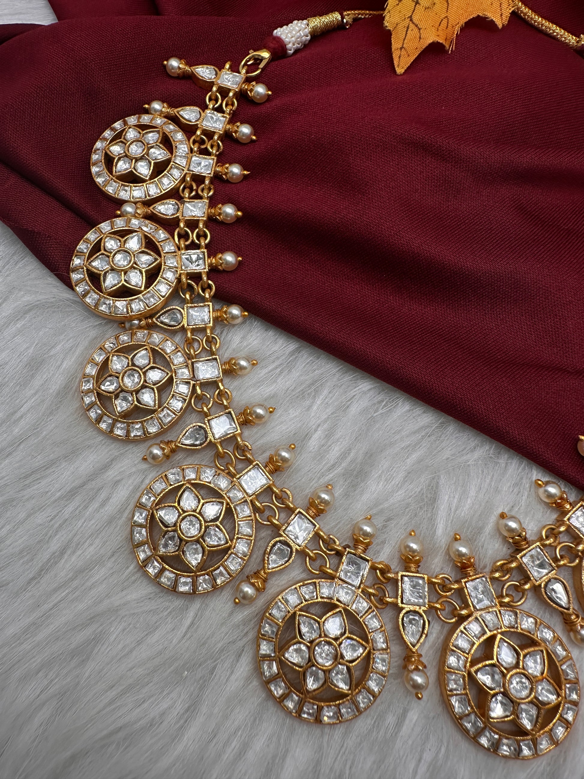 Jadau Kundan White Bottu Short Necklace - 