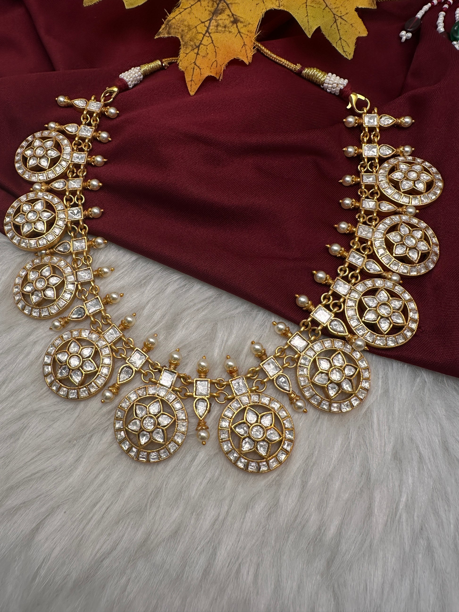 Jadau Kundan White Bottu Short Necklace - 