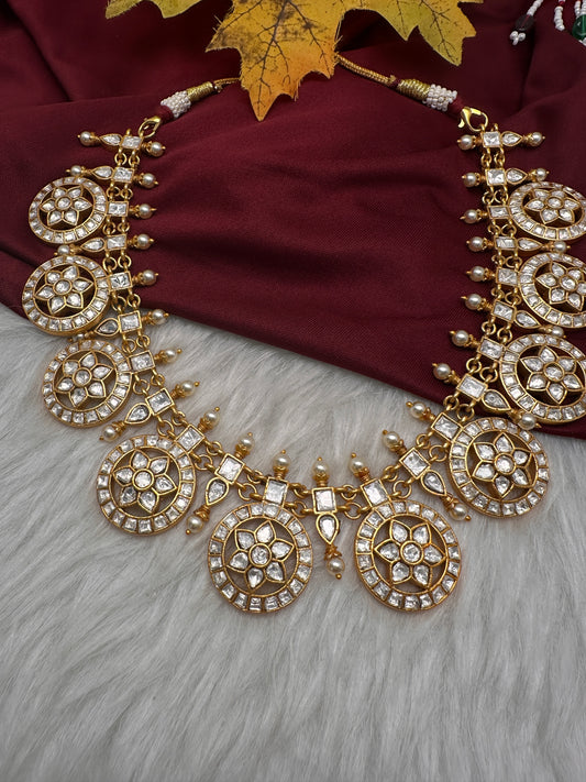 Jadau Kundan White Bottu Short Necklace - 